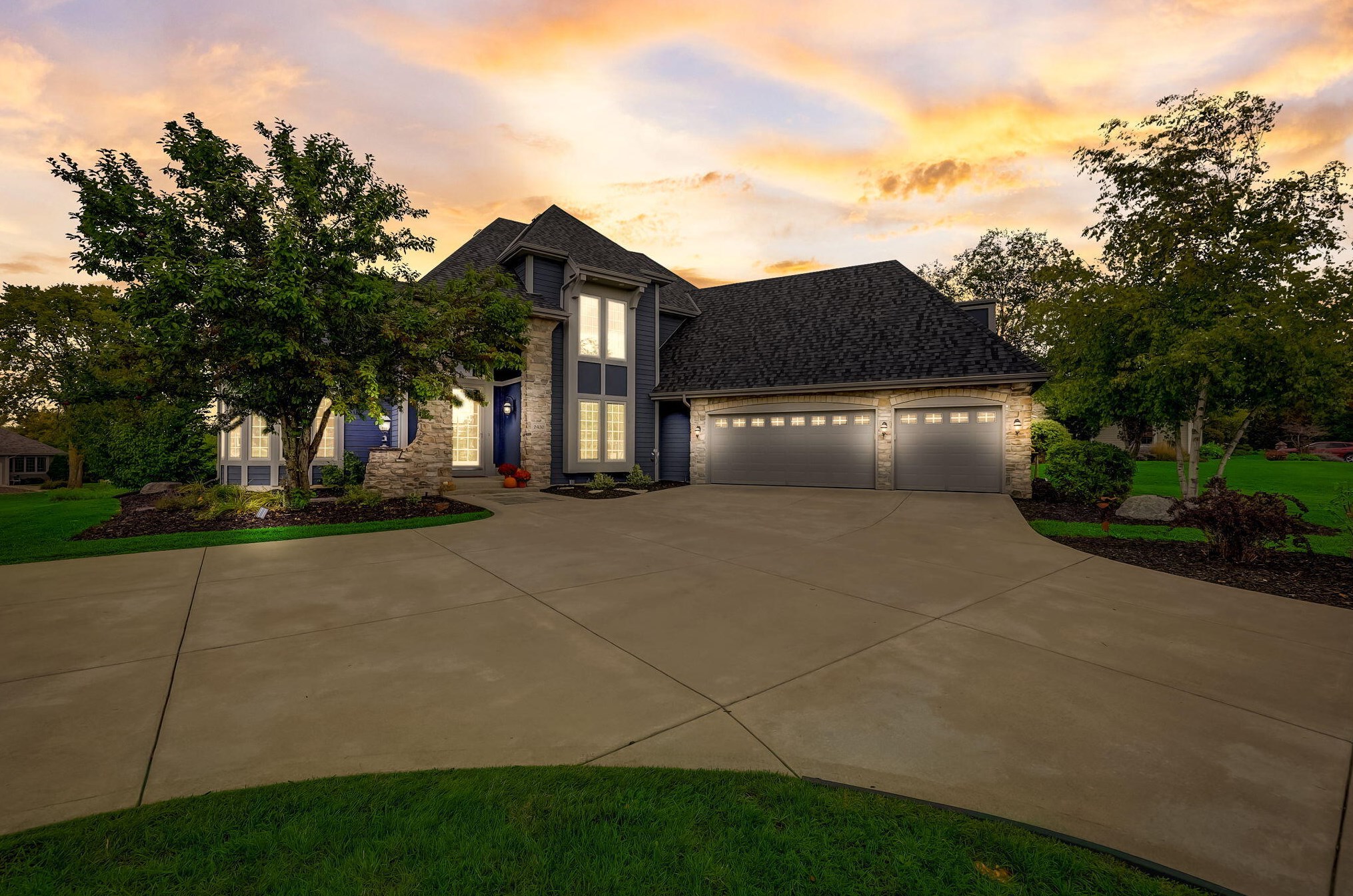 2430 Brookside Dr, Jackson, WI 53037