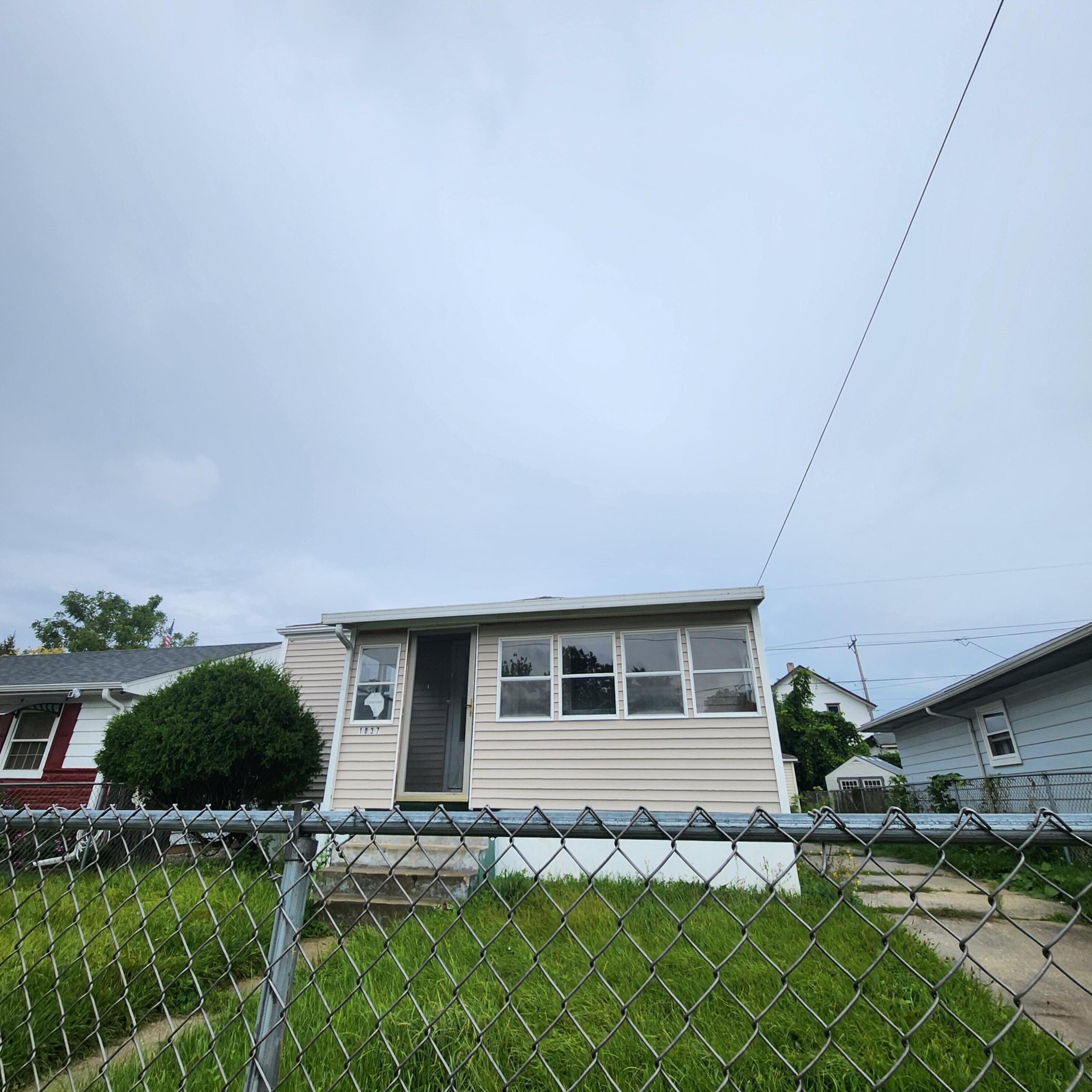 1037 Delamere Ave, Racine, WI 53403-1627