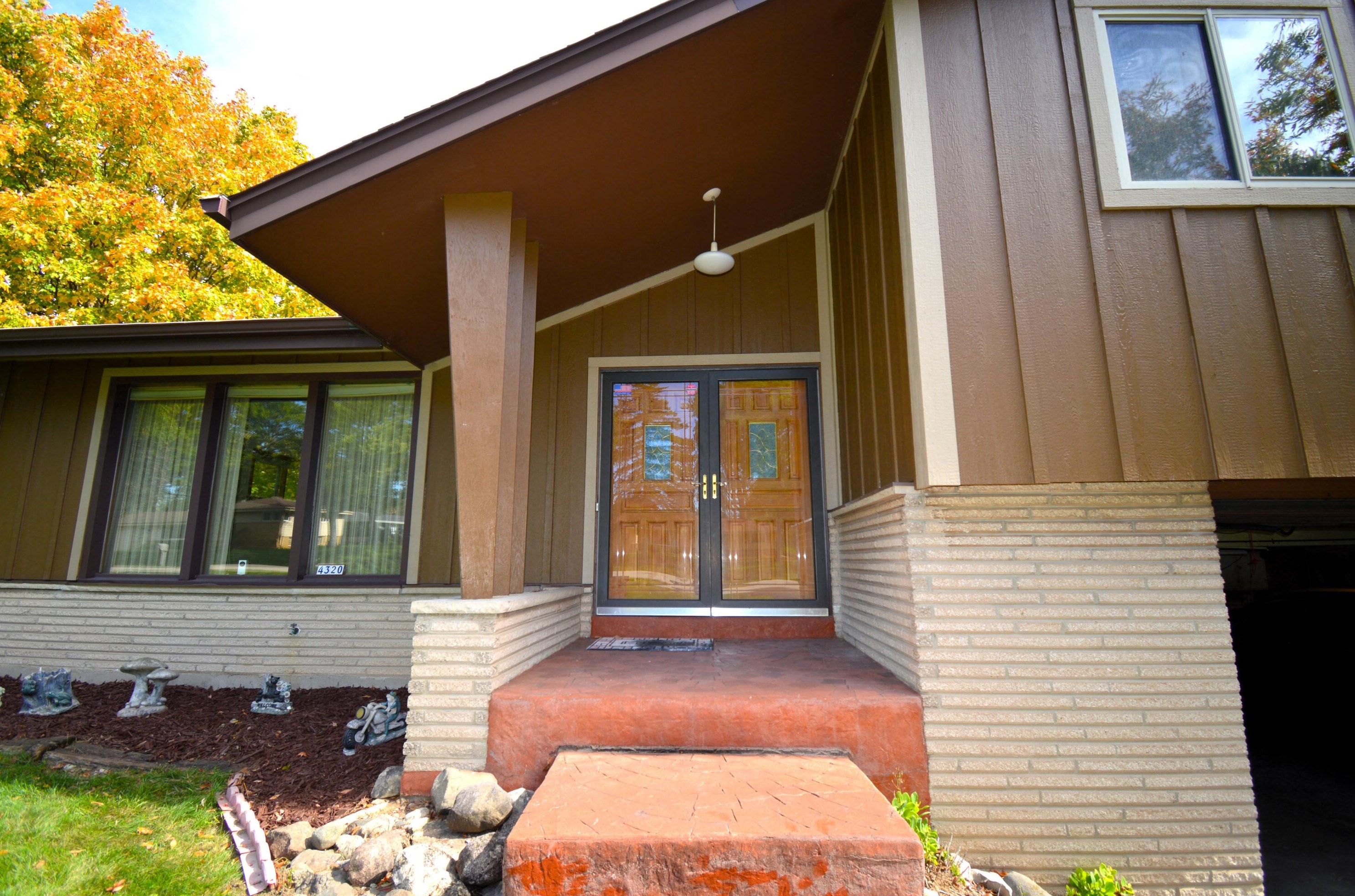 4320 142nd St, Brookfield, WI 53005-1142