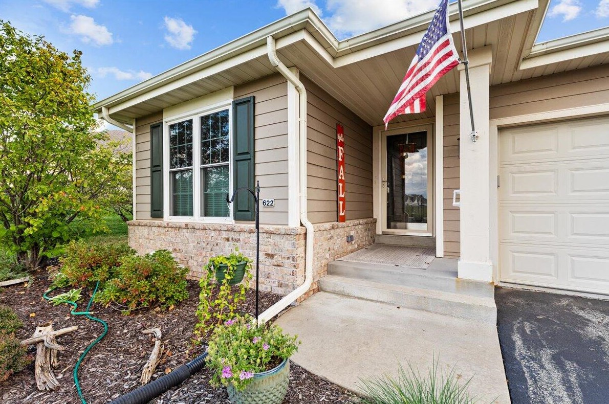 622 Belmont Dr, Watertown, WI 53094