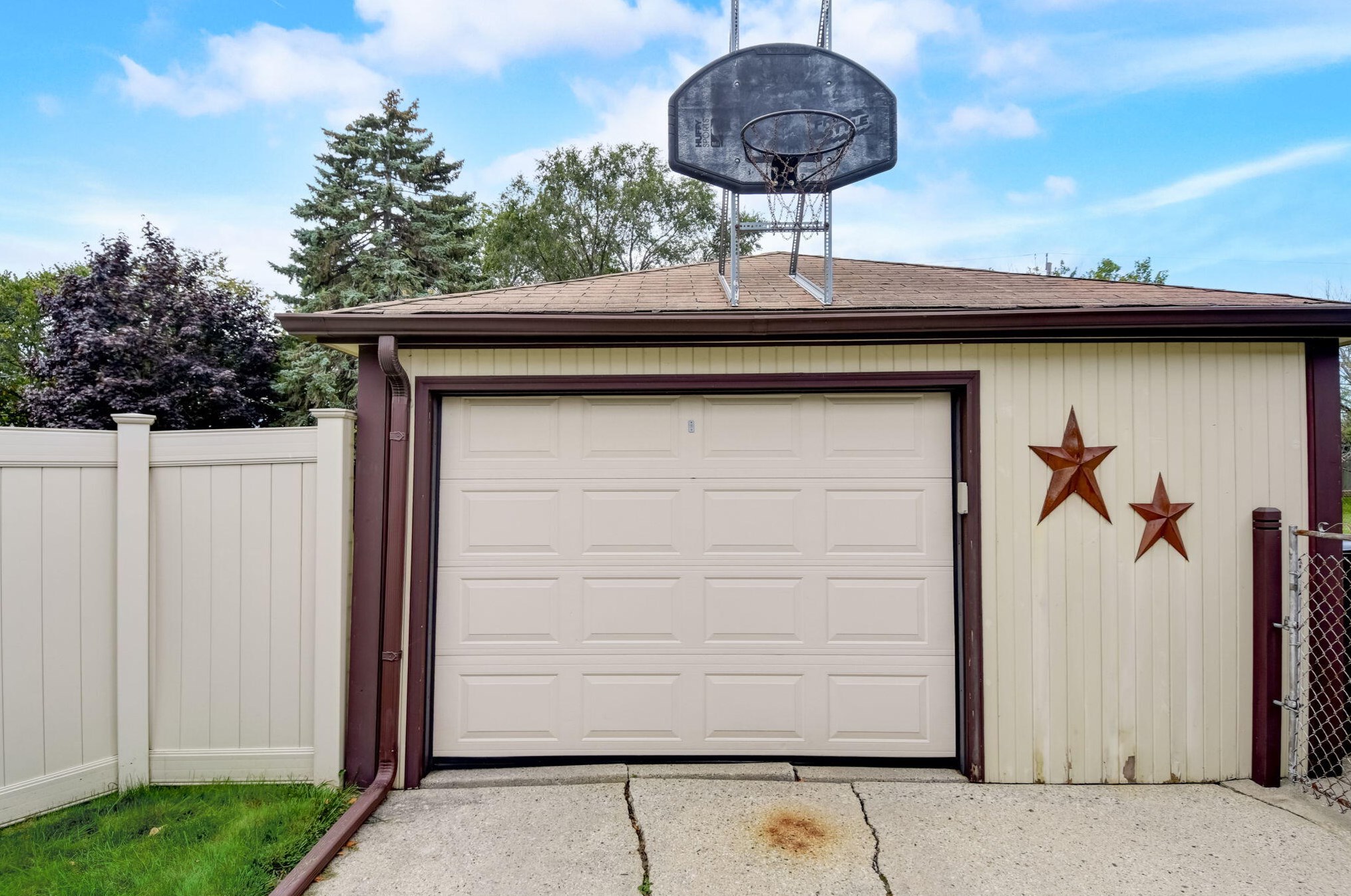 6061 Cory Ave, Cudahy WI 53110-3012 exterior