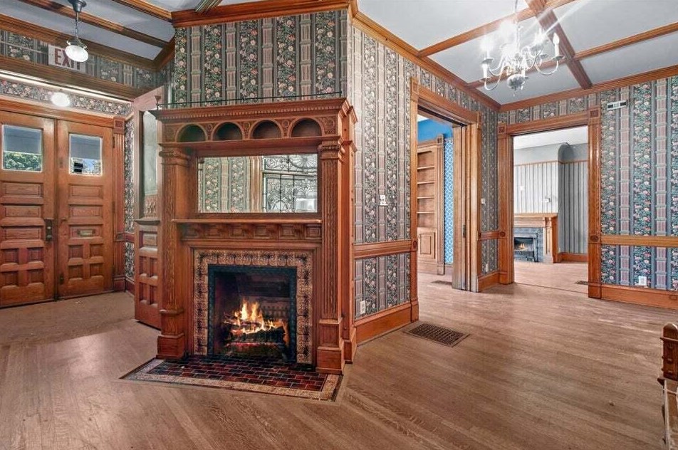 3127 W Wisconsin Ave, Milwaukee, WI 53208