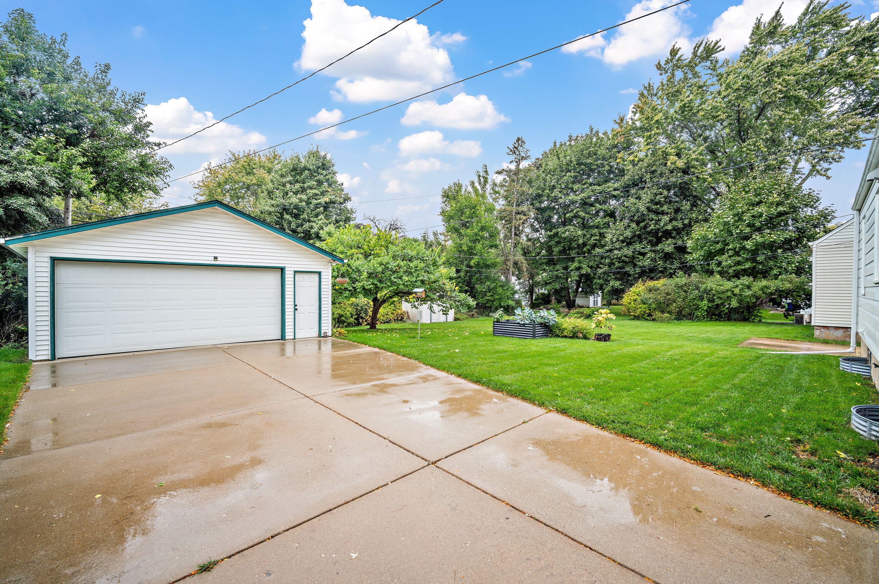 1205 Adelmann Ave, Brookfield WI  53045-6779 exterior