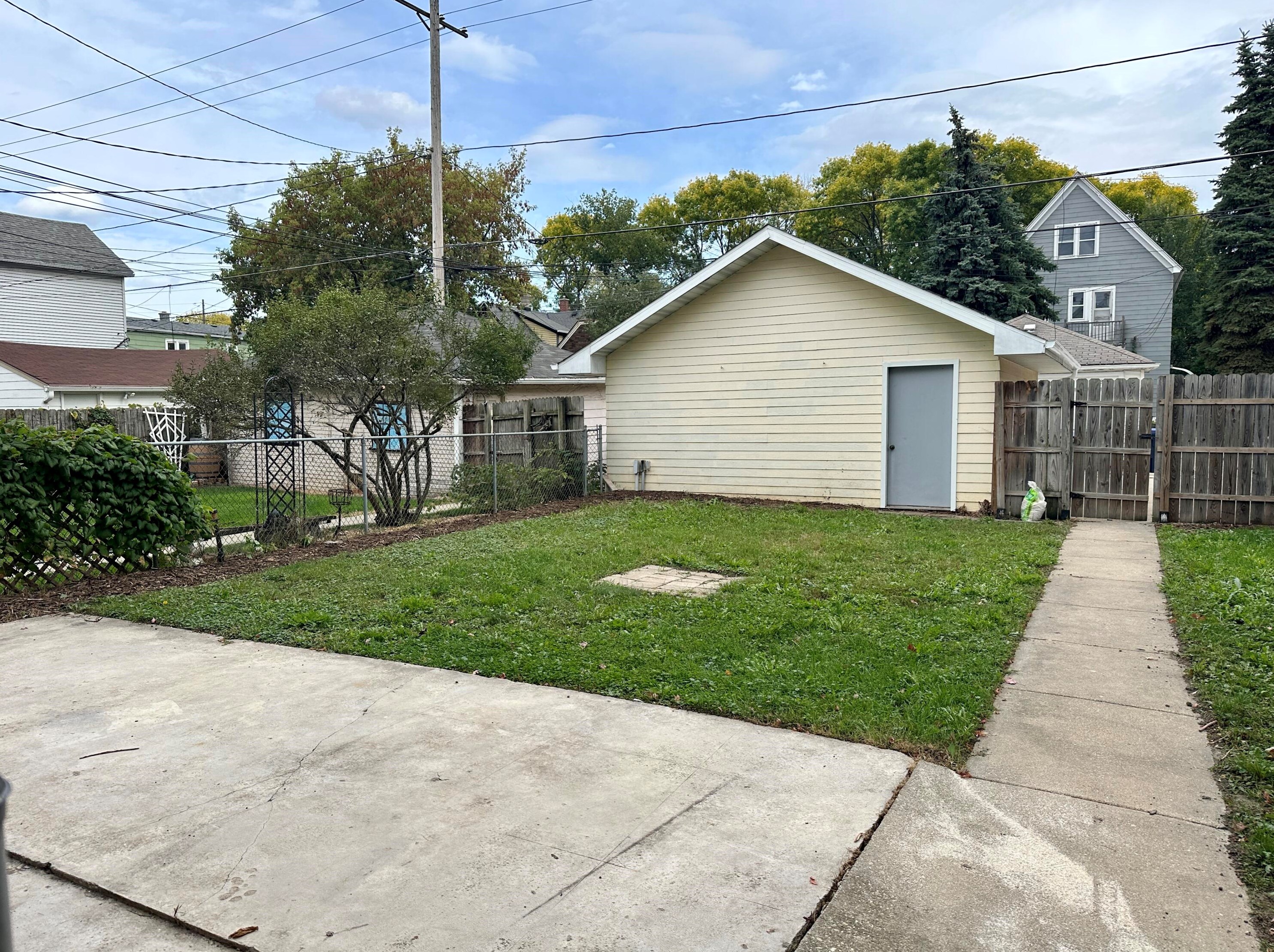 3146 N Pierce St, Milwaukee, WI 53215