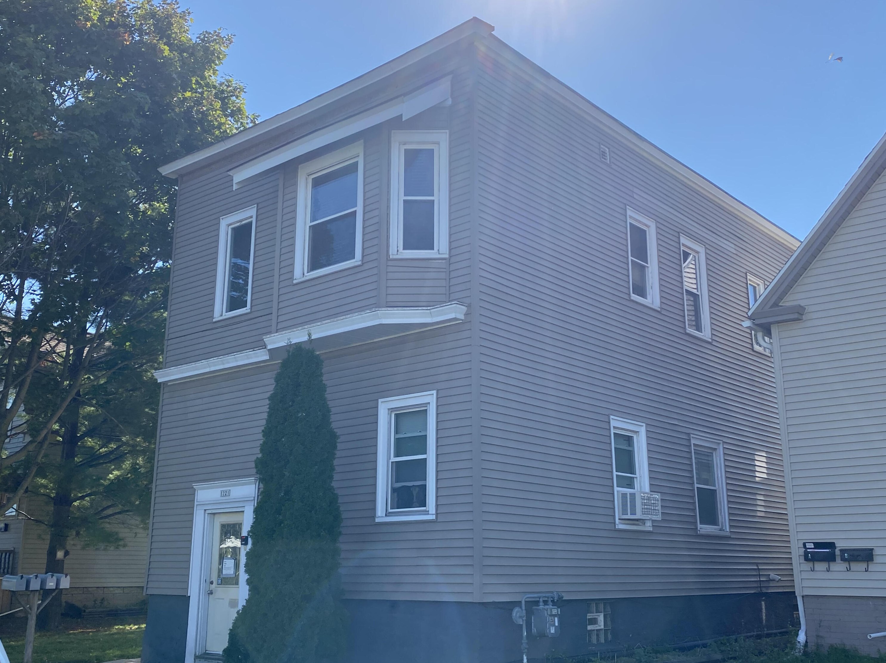 1221 Michigan Ave, South Milwaukee, WI 53172