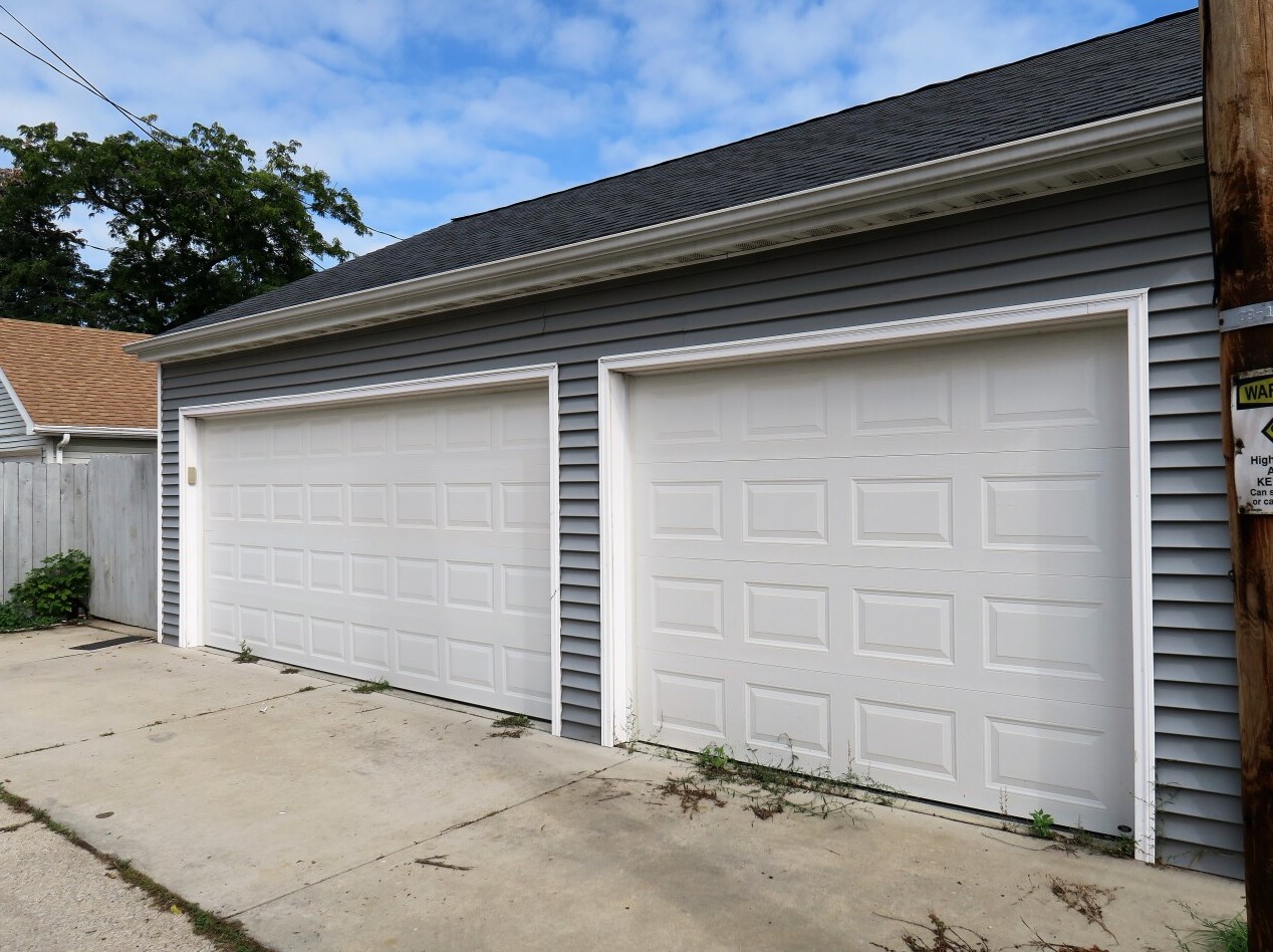 2048 Thurston Ave, Racine, WI 53403-4229