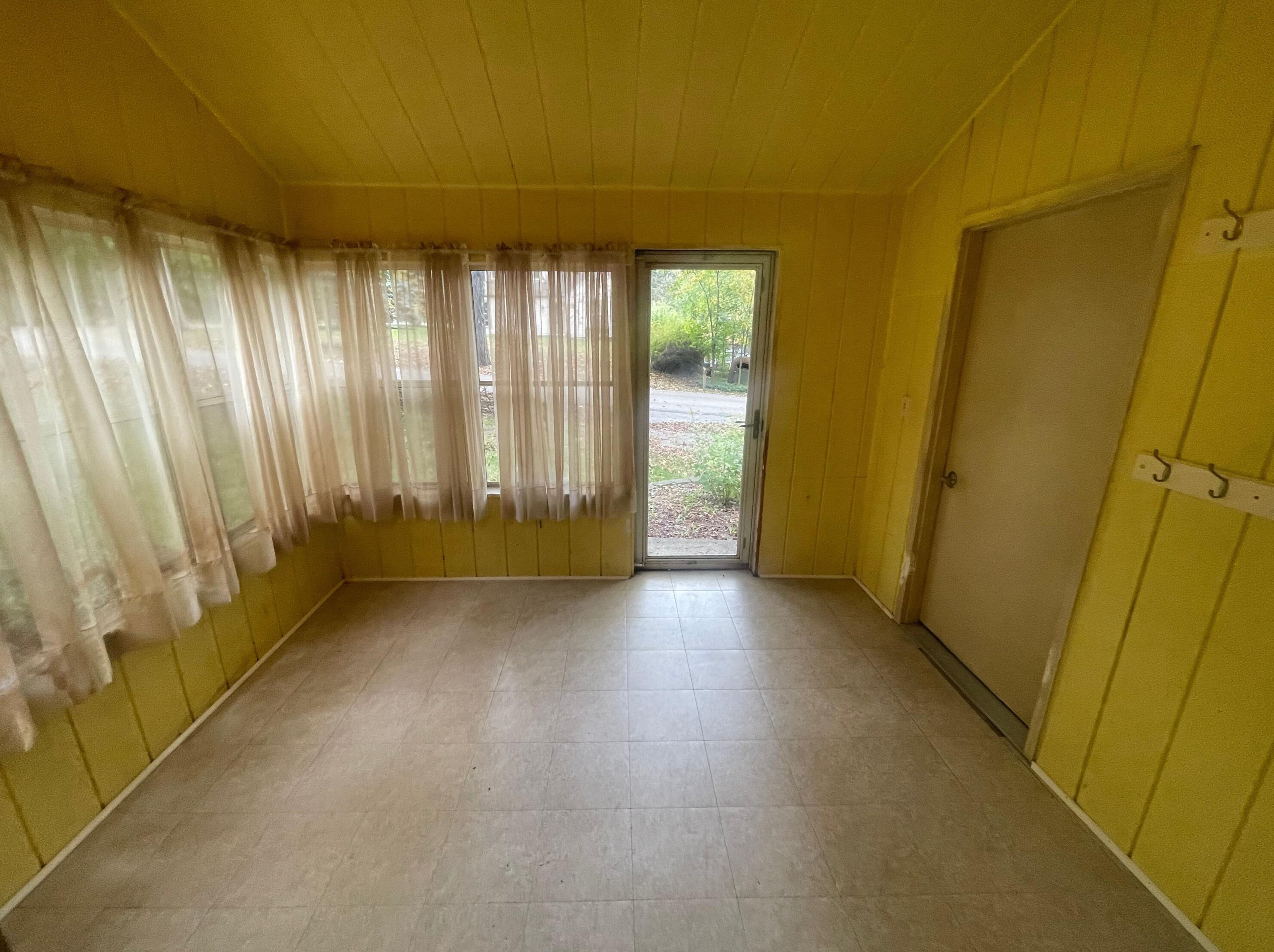 330 Anderson Dr, Delafield, WI 53018