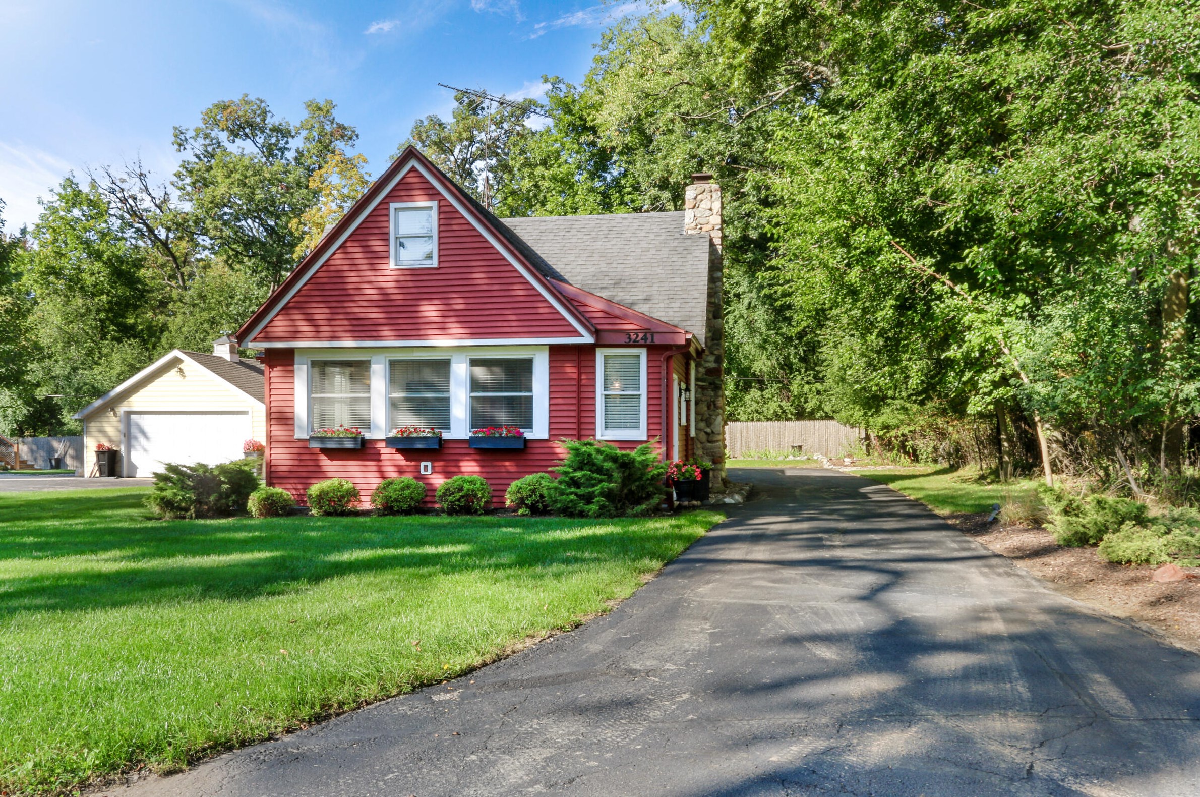 3241 Chicago Club Dr, Delavan, WI 53115-3820