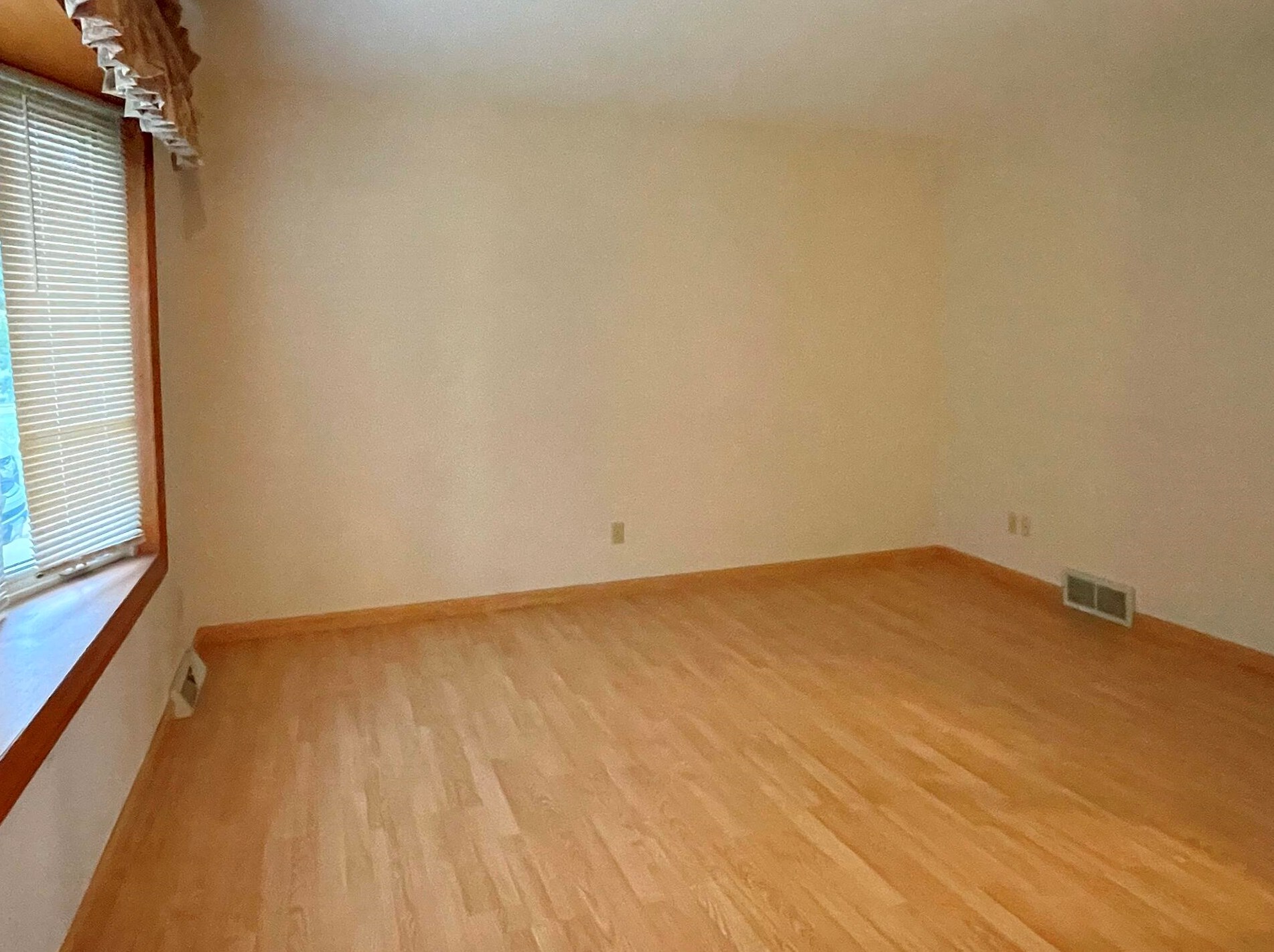 7518 S Bishops Way, Hales Corners, WI 53132
