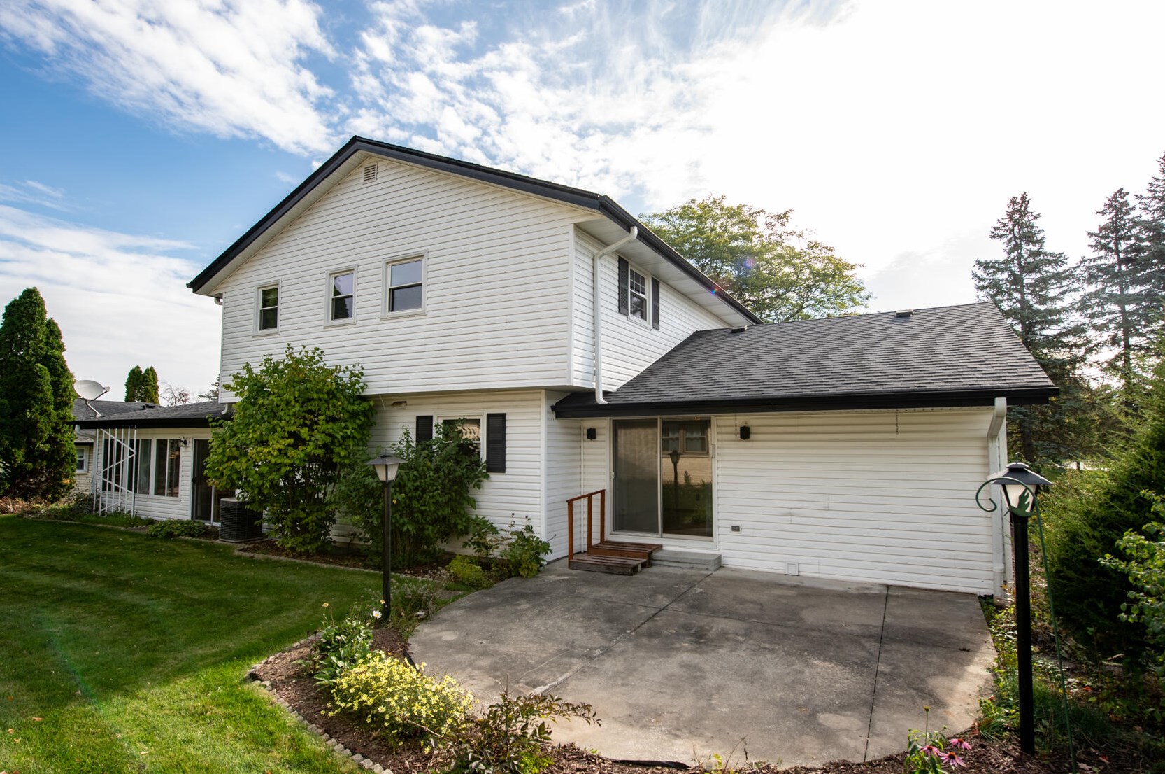 3585 S Russel Rd, Waukesha, WI 53151