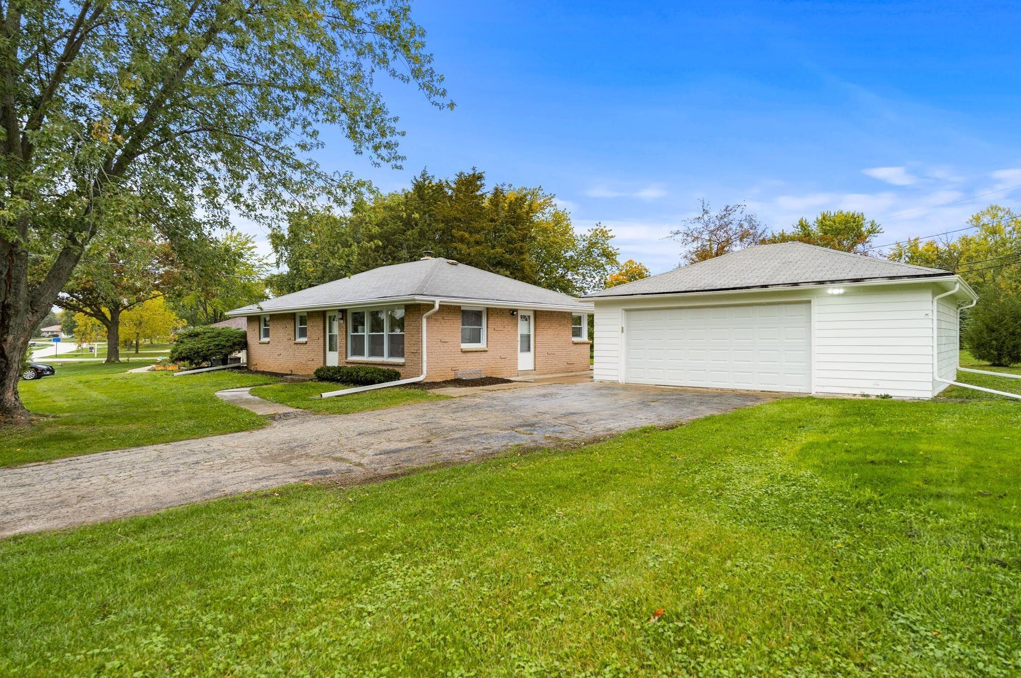 3618 Acre Ave, Hales Corners, WI 53132-9315