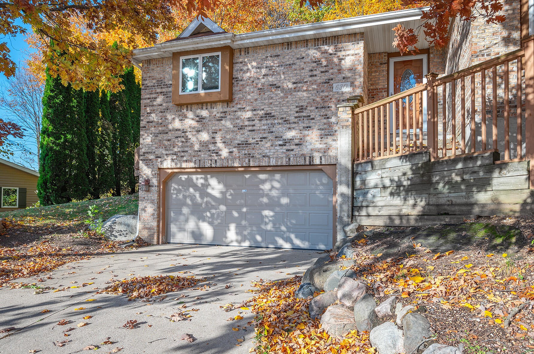 630 Highview Dr, Slinger, WI 53086