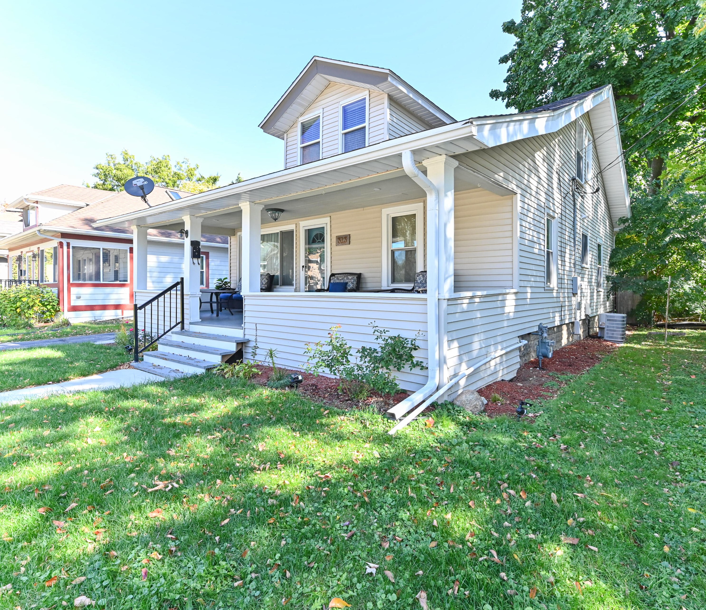 313 Buchner Ct, Waukesha, WI 53186