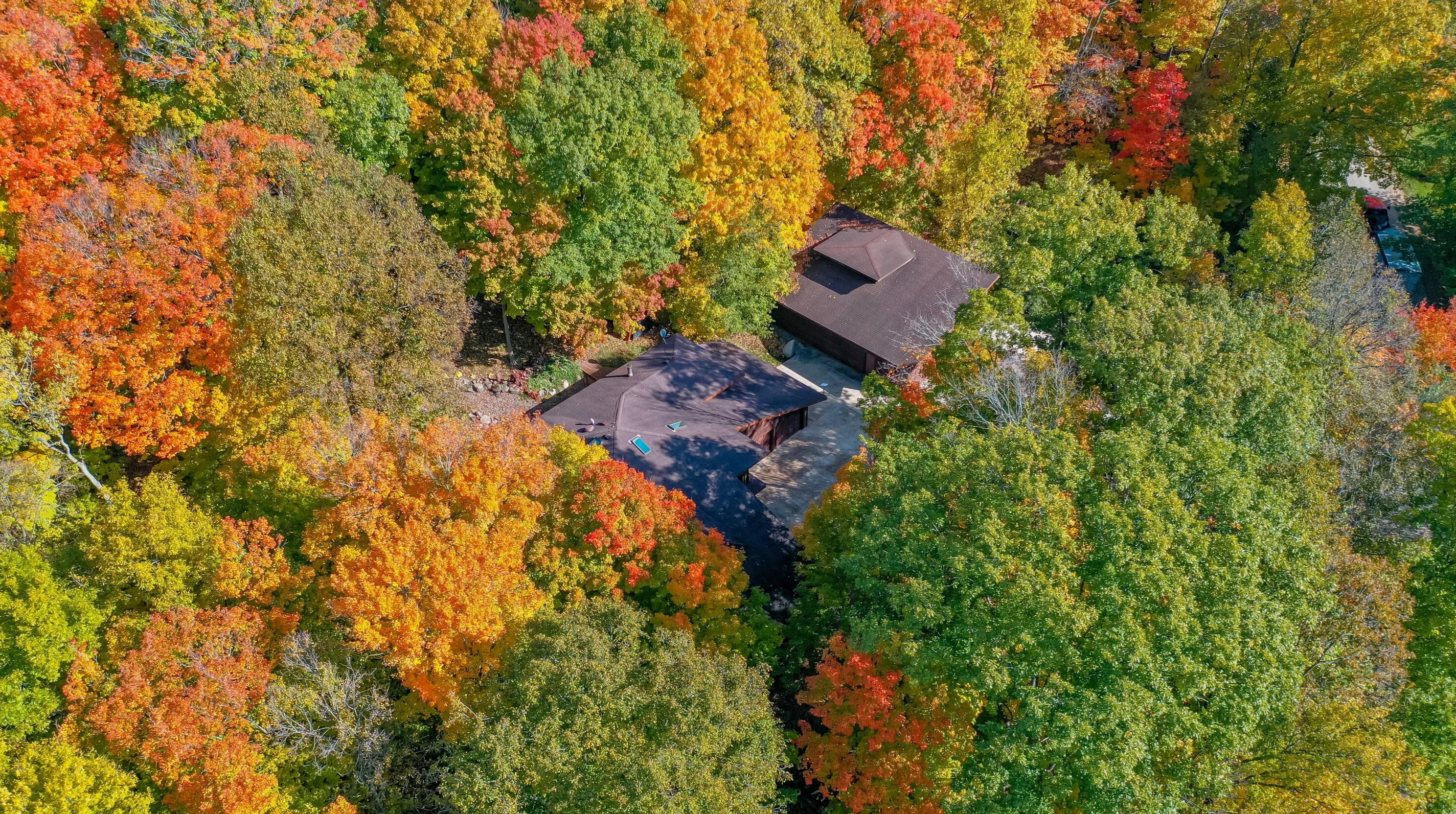 5722 Waterford Rd, Hartford, WI 53027-9098