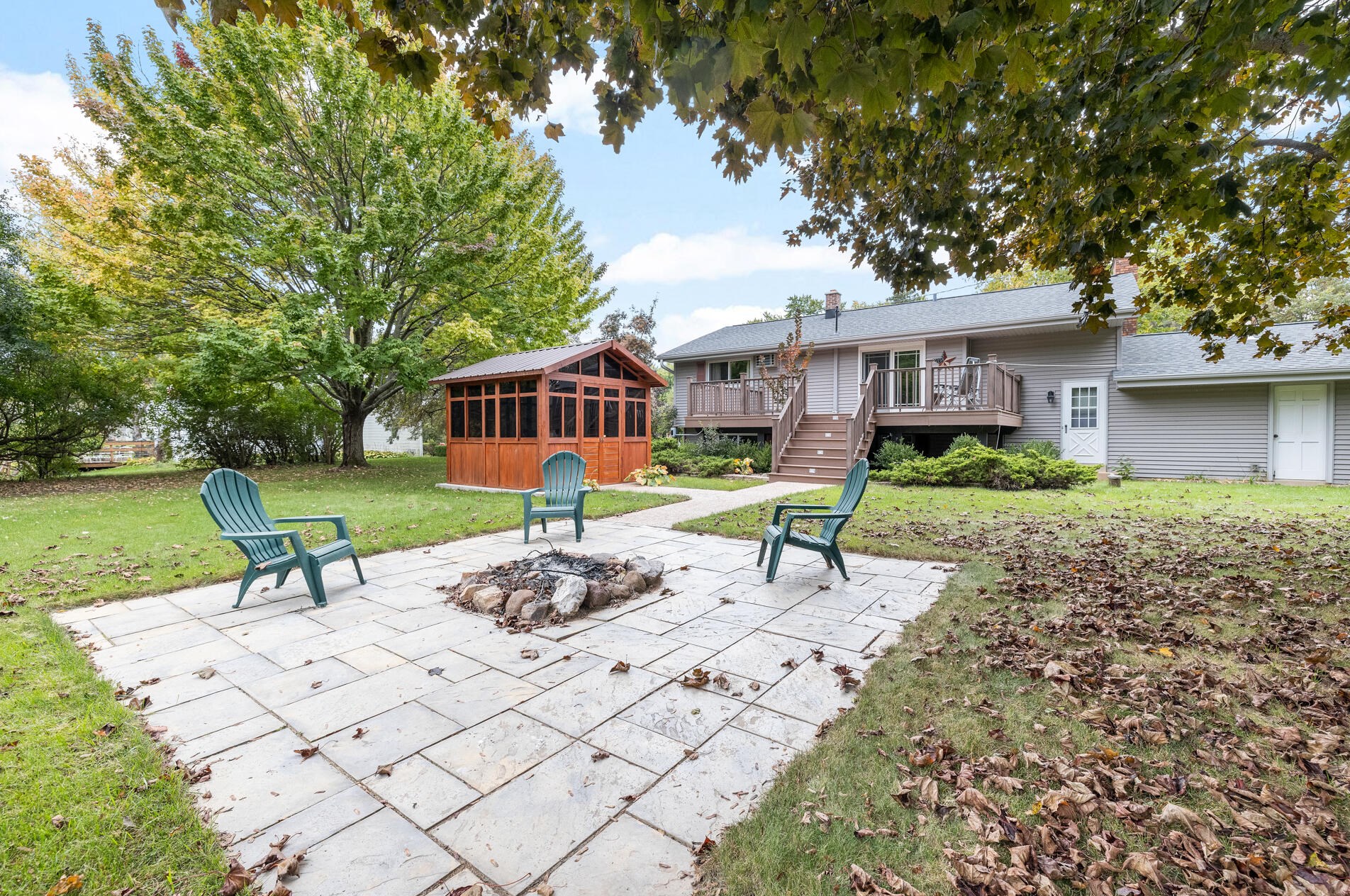 402 Vista View Dr, Cedarburg WI  53012-9178 exterior