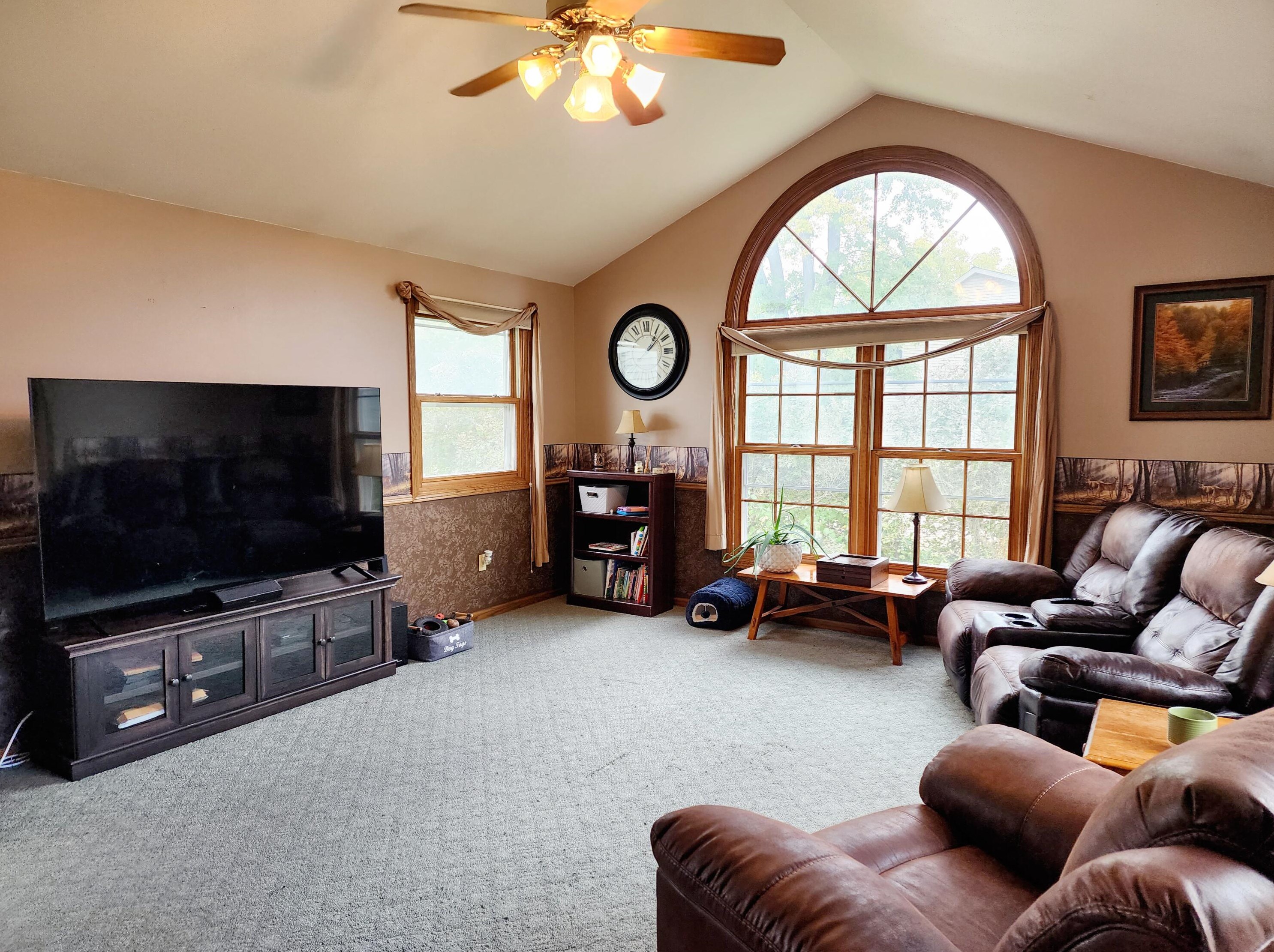 1118 Center Ave, Oostburg, WI 53070-1349