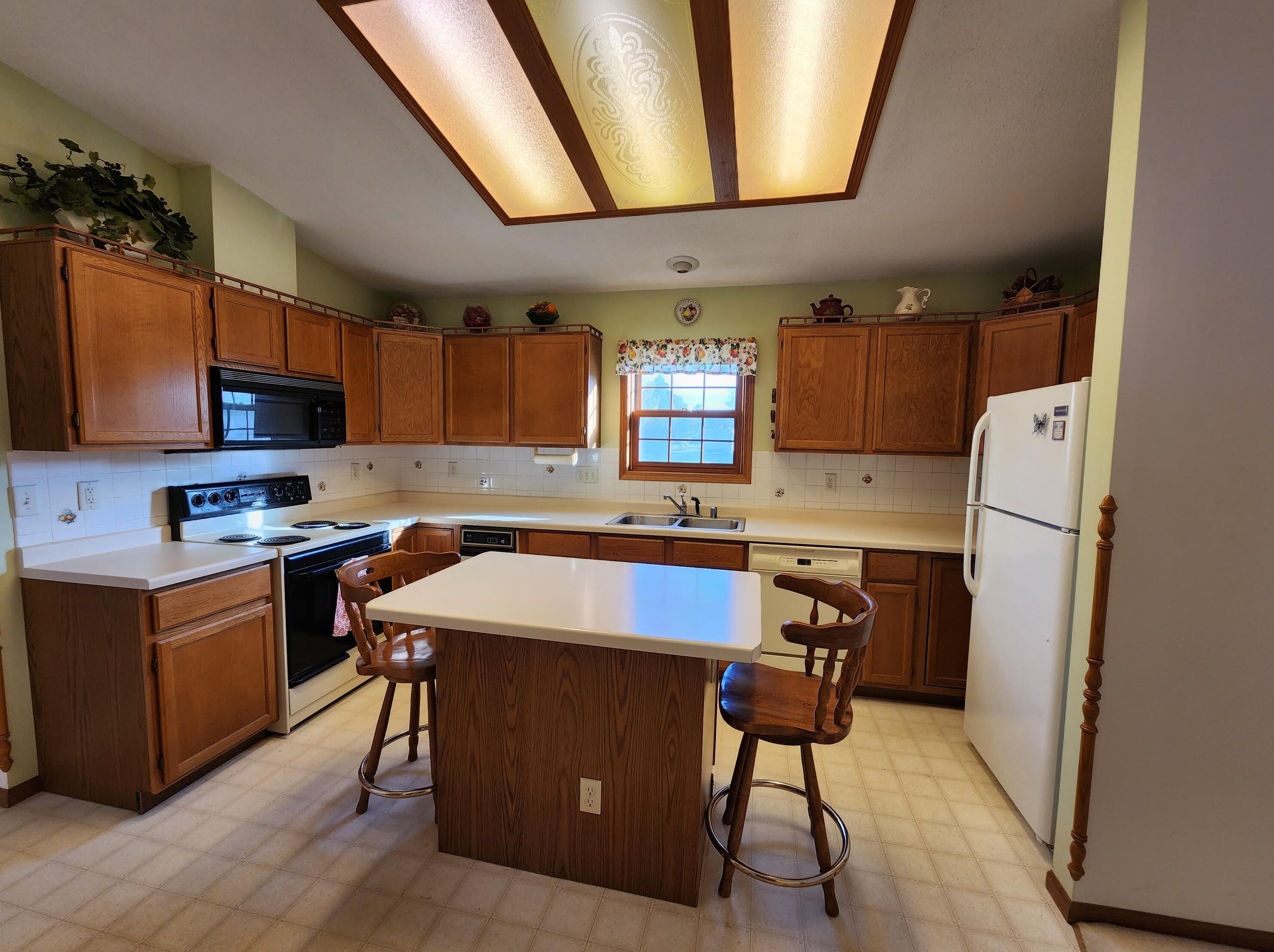 302 Fairview Dr, Viroqua, WI 54665-1251