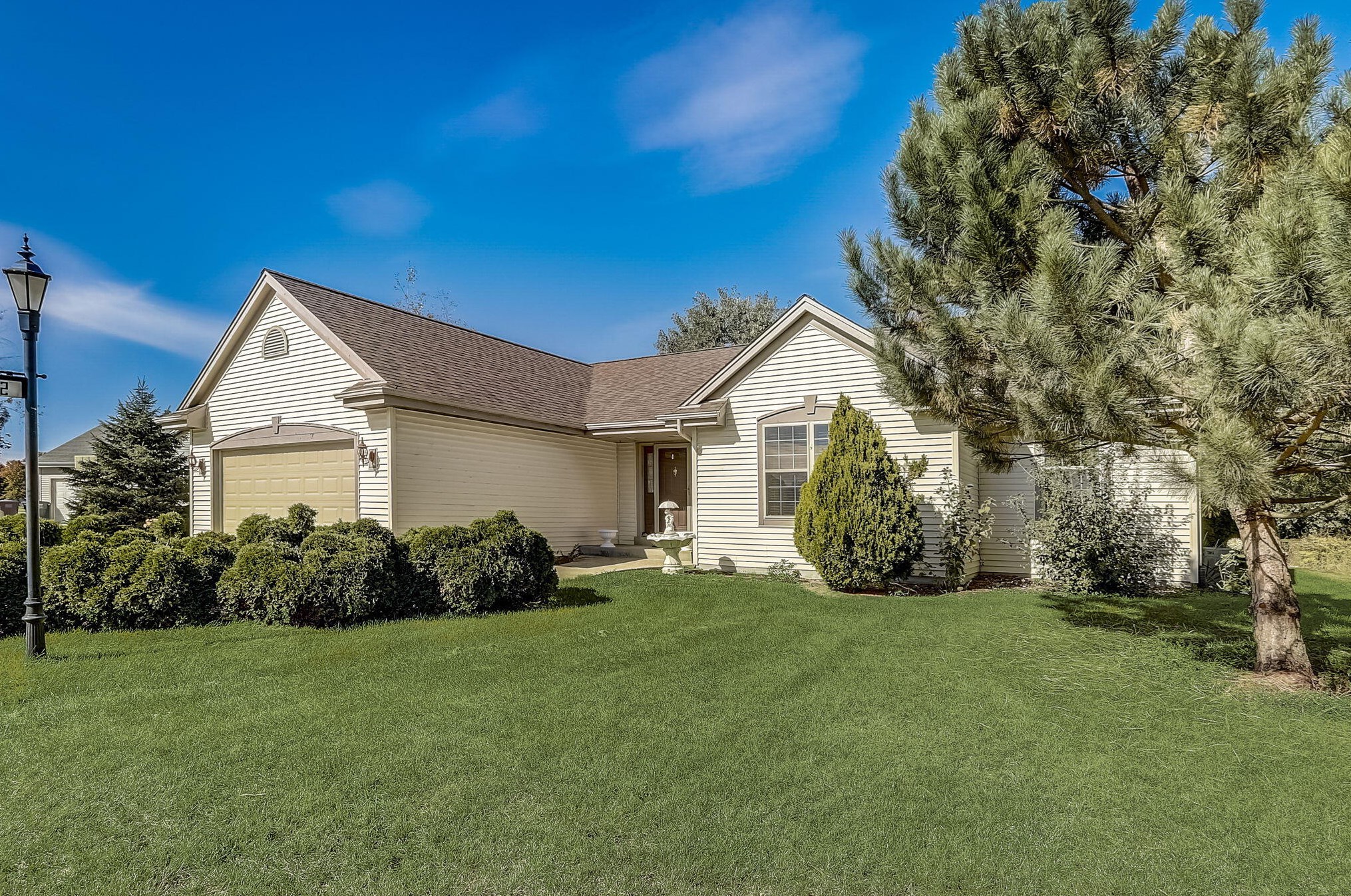 202 Field Dr, Eagle, WI 53119