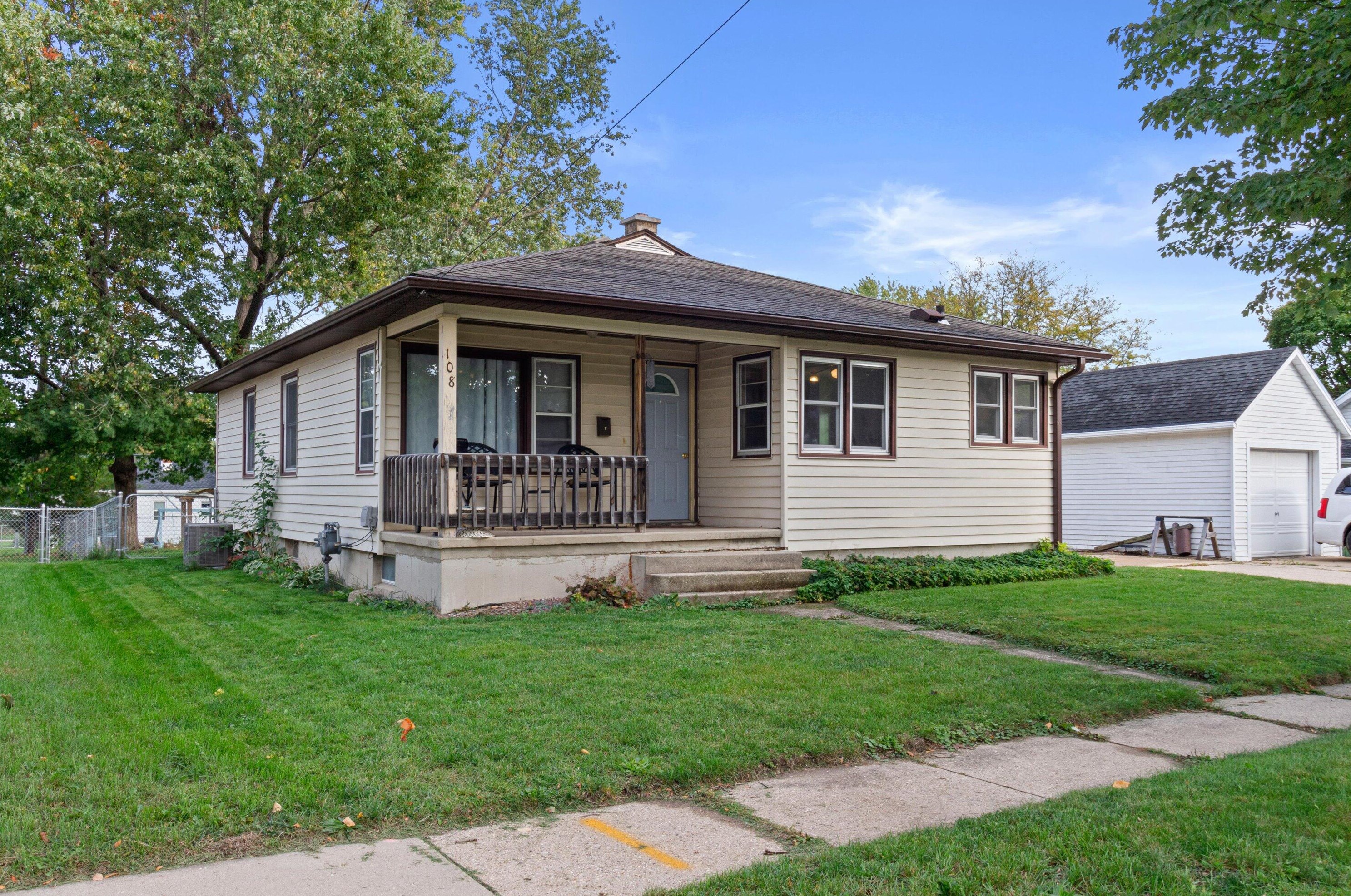108 Shirley St, Fort Atkinson, WI 53538-1545