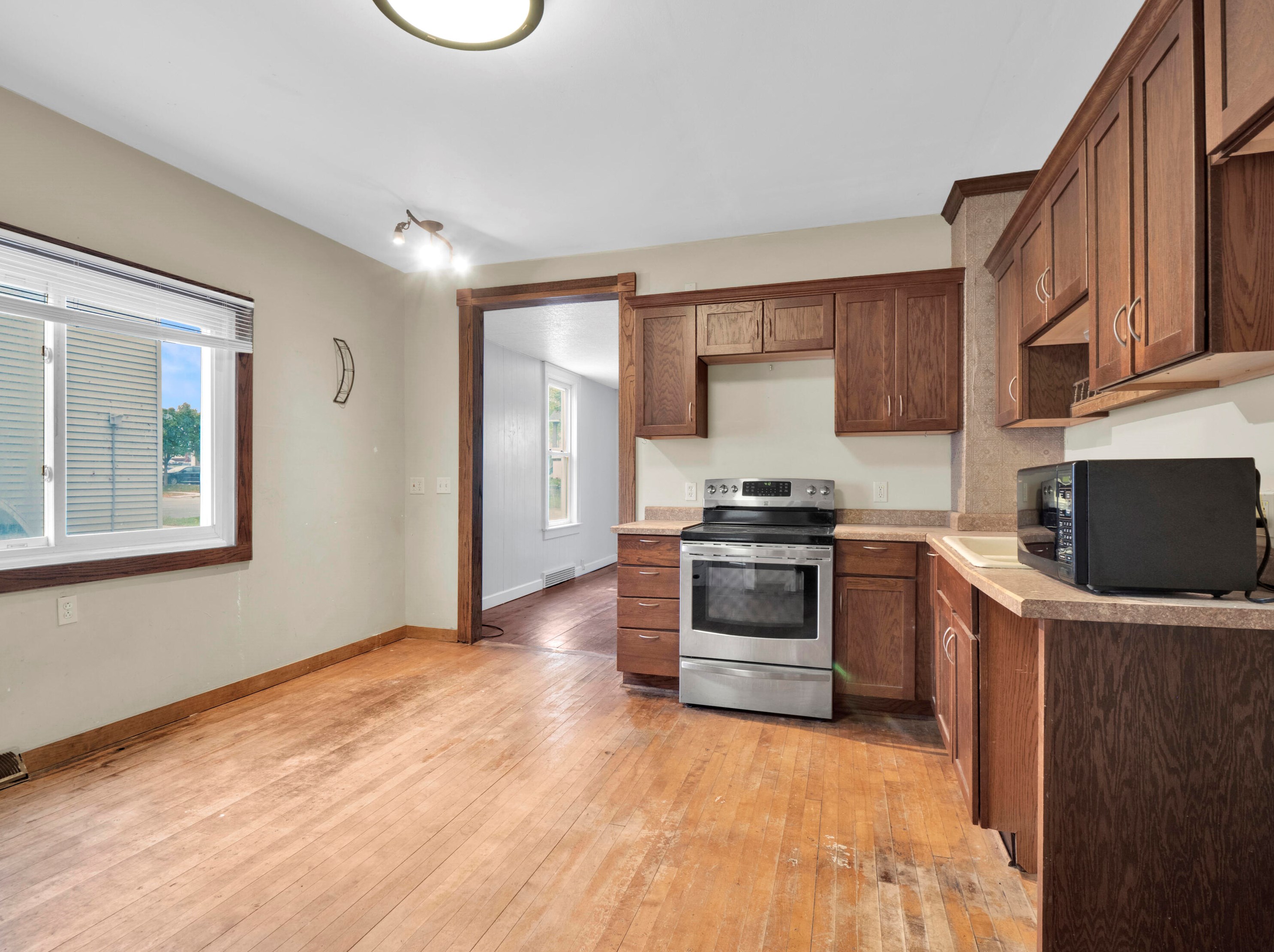 1325 11th St, Sheboygan, WI 53081-3333