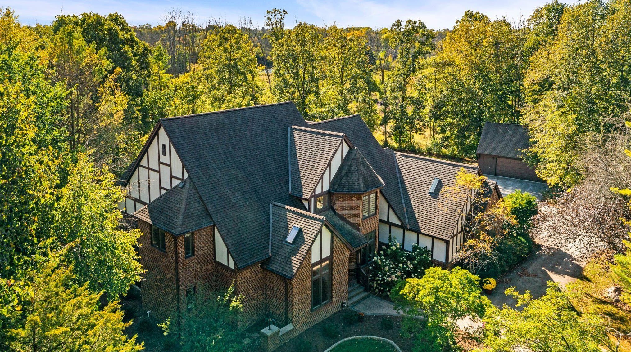 1725 W Fairy Chasm Rd, Milwaukee, WI 53217