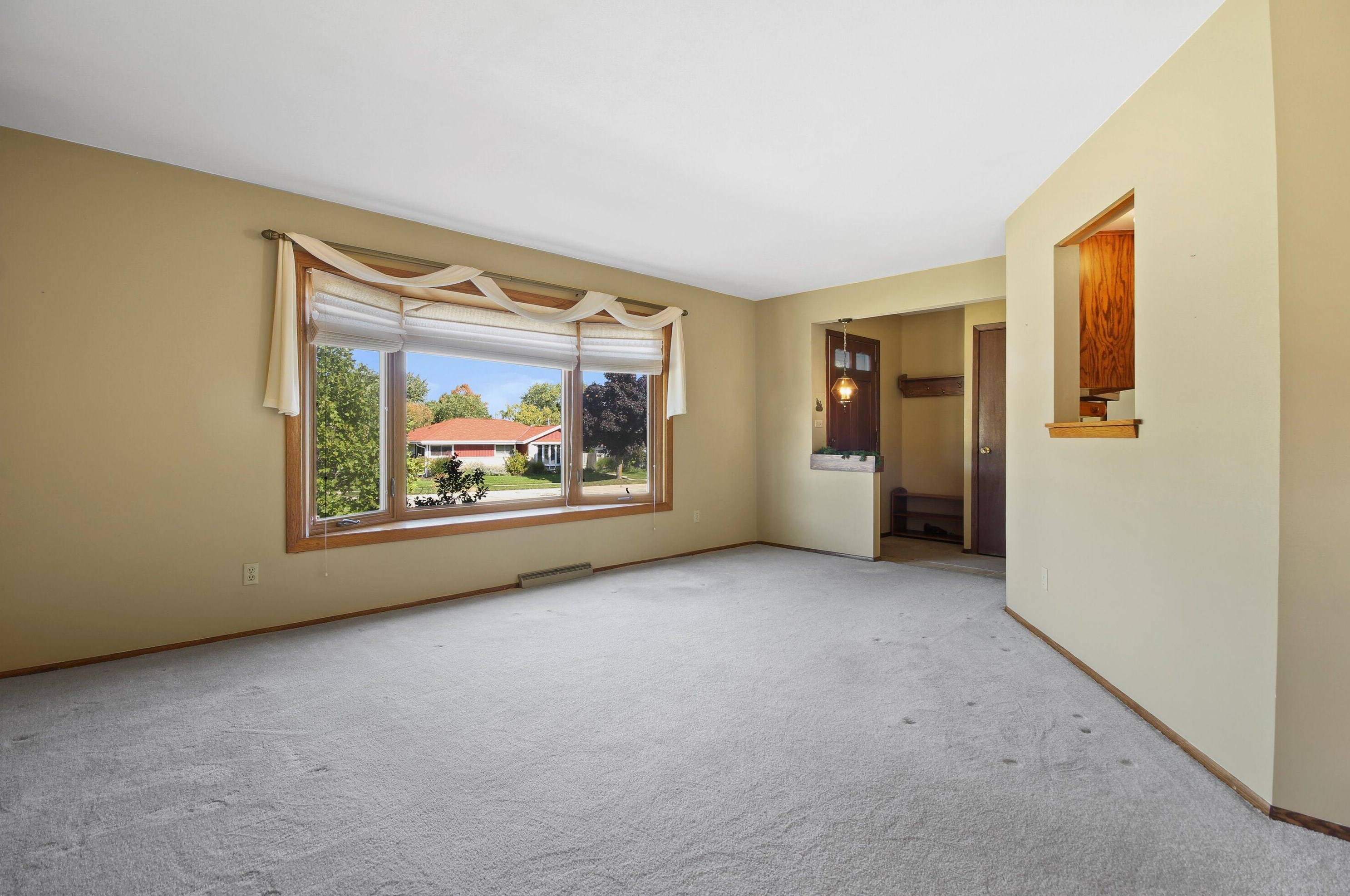 2649 Ramsey Ave, Cudahy, WI 53110-2406