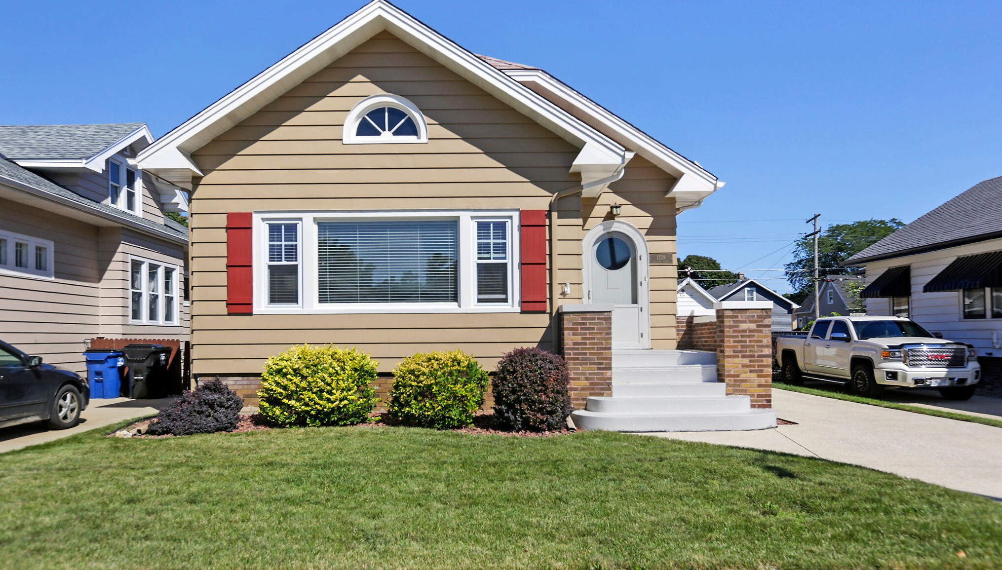 1228 William St, Racine, WI 53402-4158