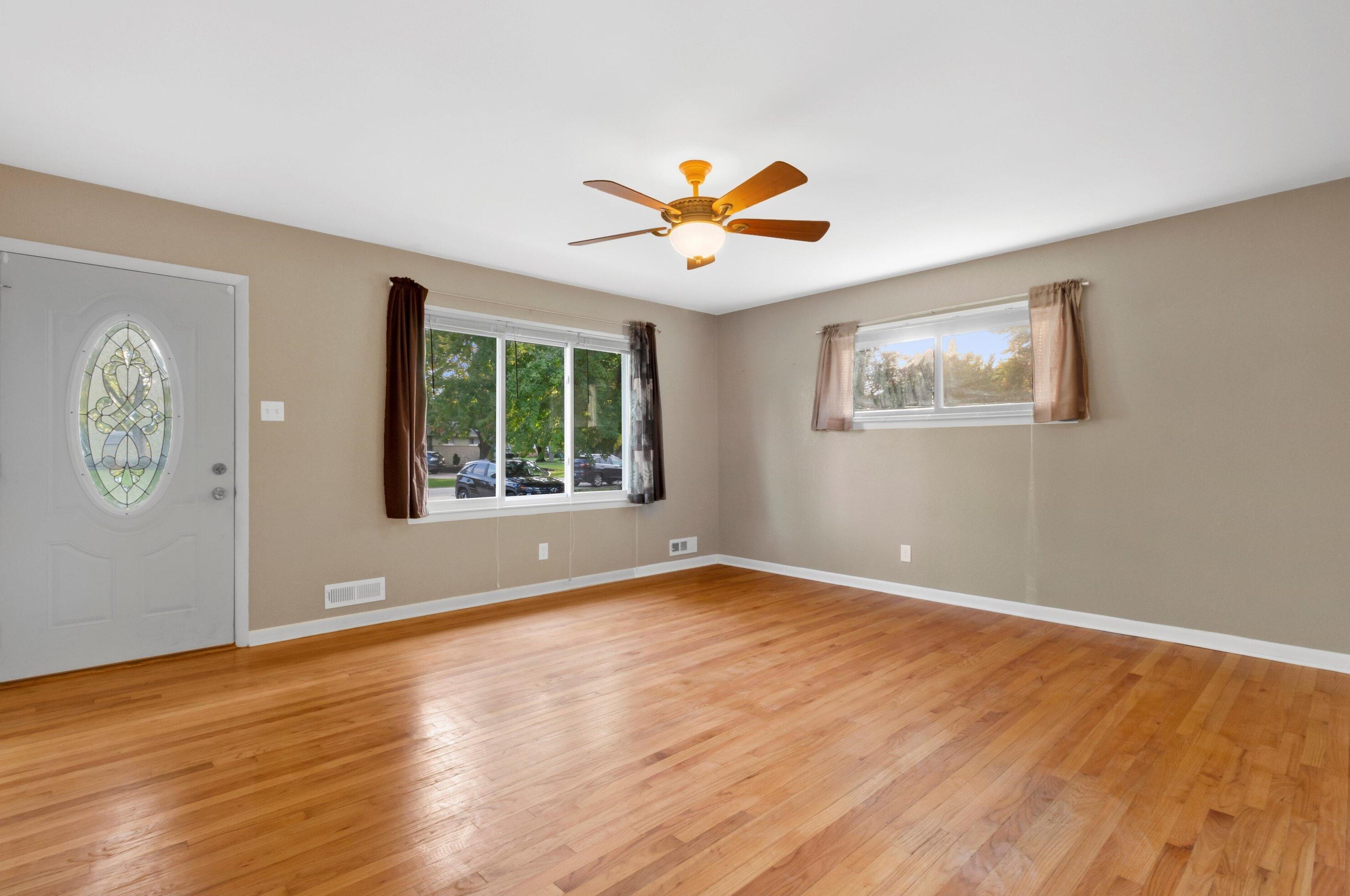 3300 Carol Ct, Oak Creek, WI 53154-4163