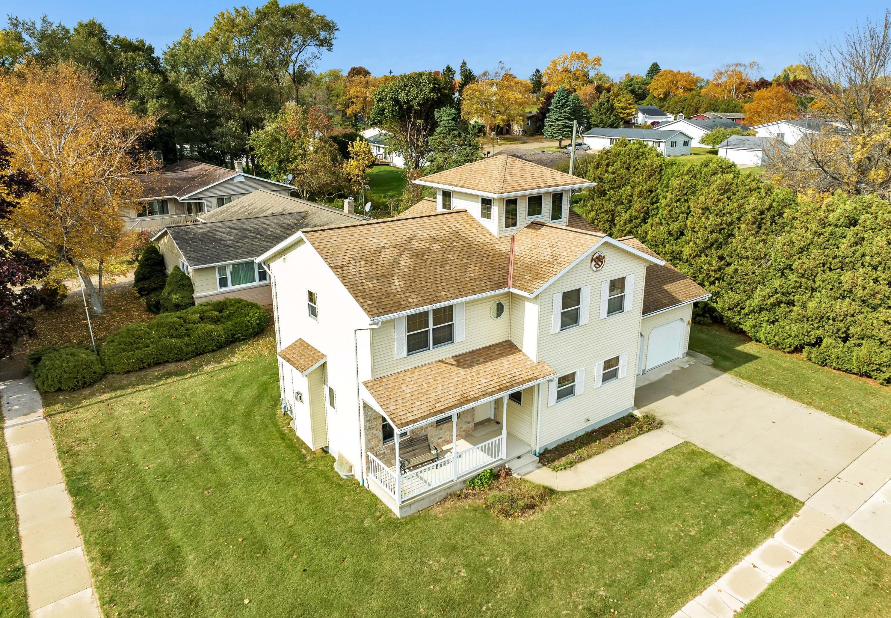 2650 S 8th St, Manitowoc, WI 54220