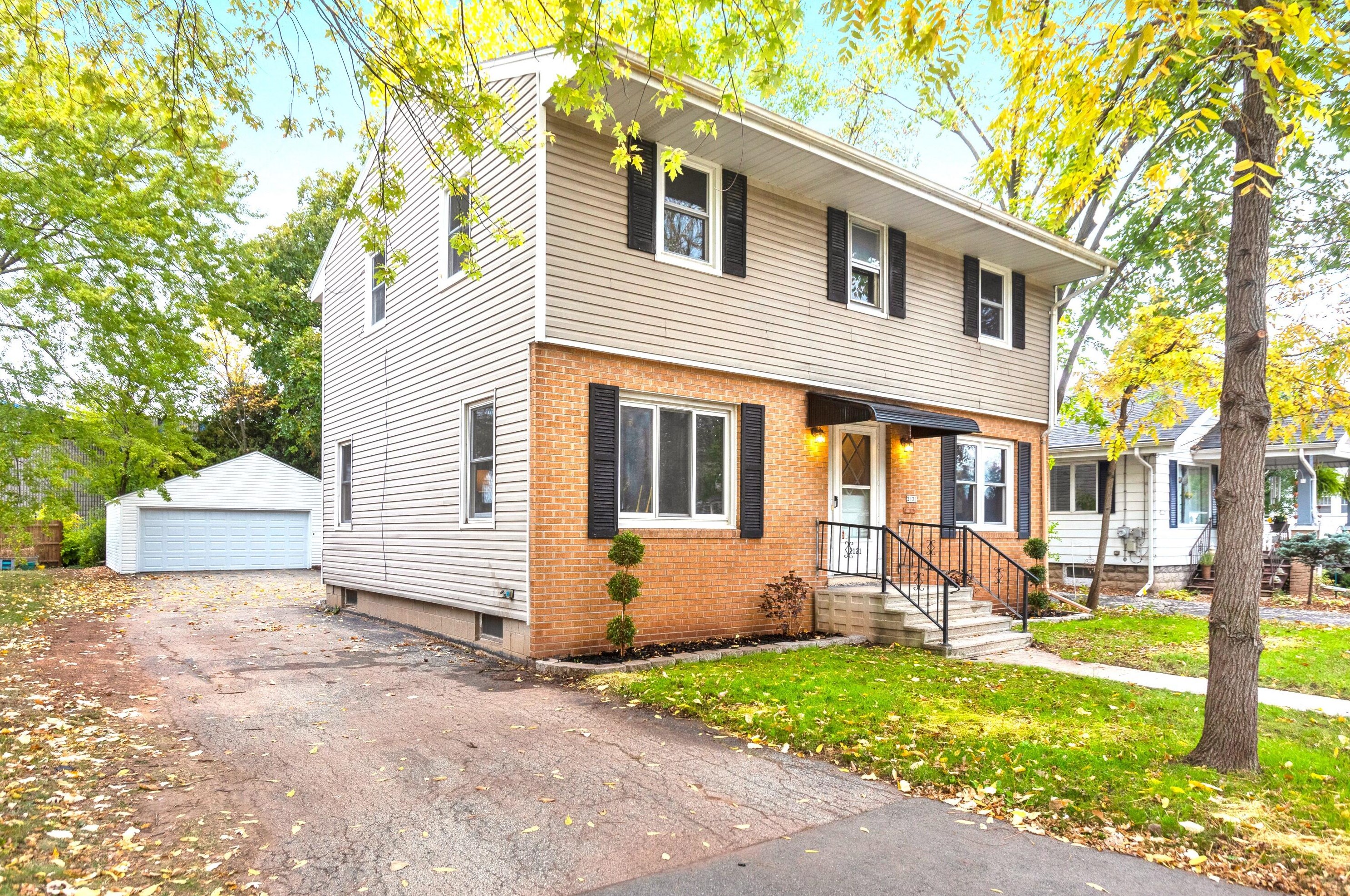 2121 Oregon St, Oshkosh WI  54902-7058 exterior