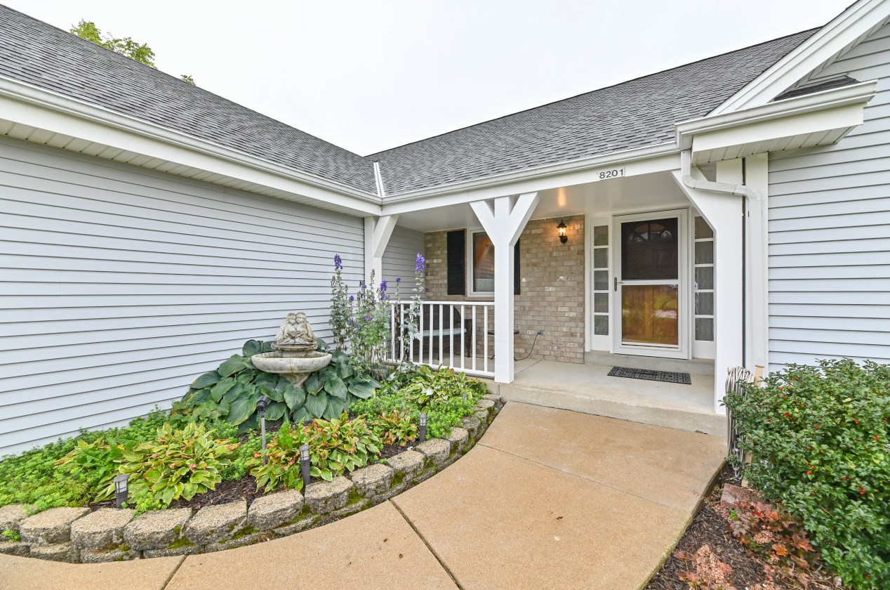 8201 35th St, Hales Corners, WI 53132-9389