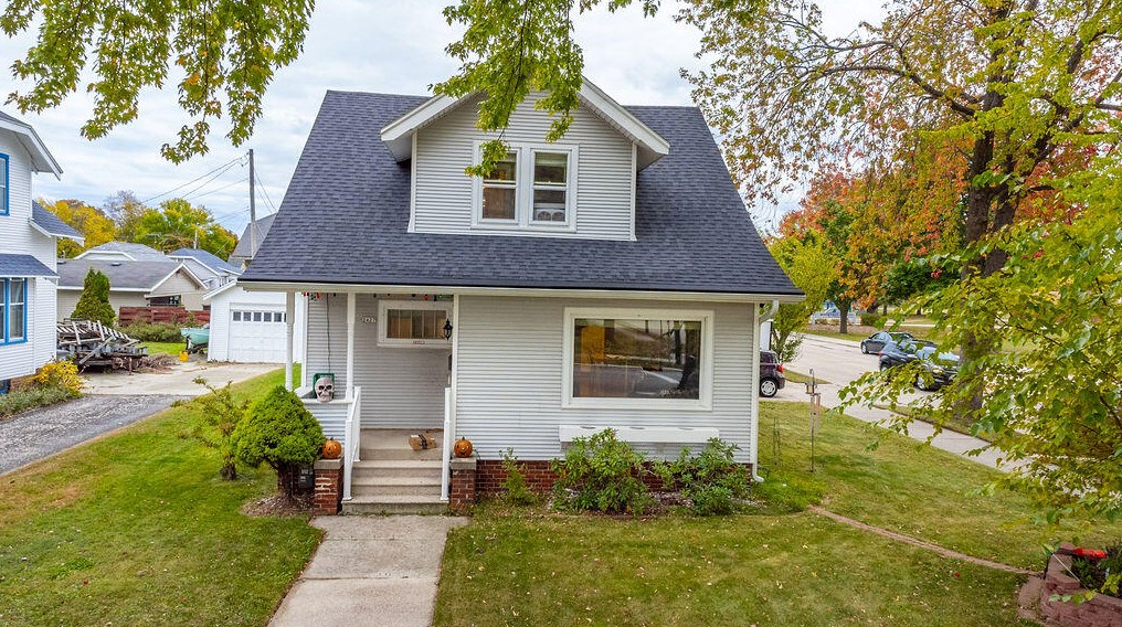 2427 12th St, Sheboygan, WI 53081-6311