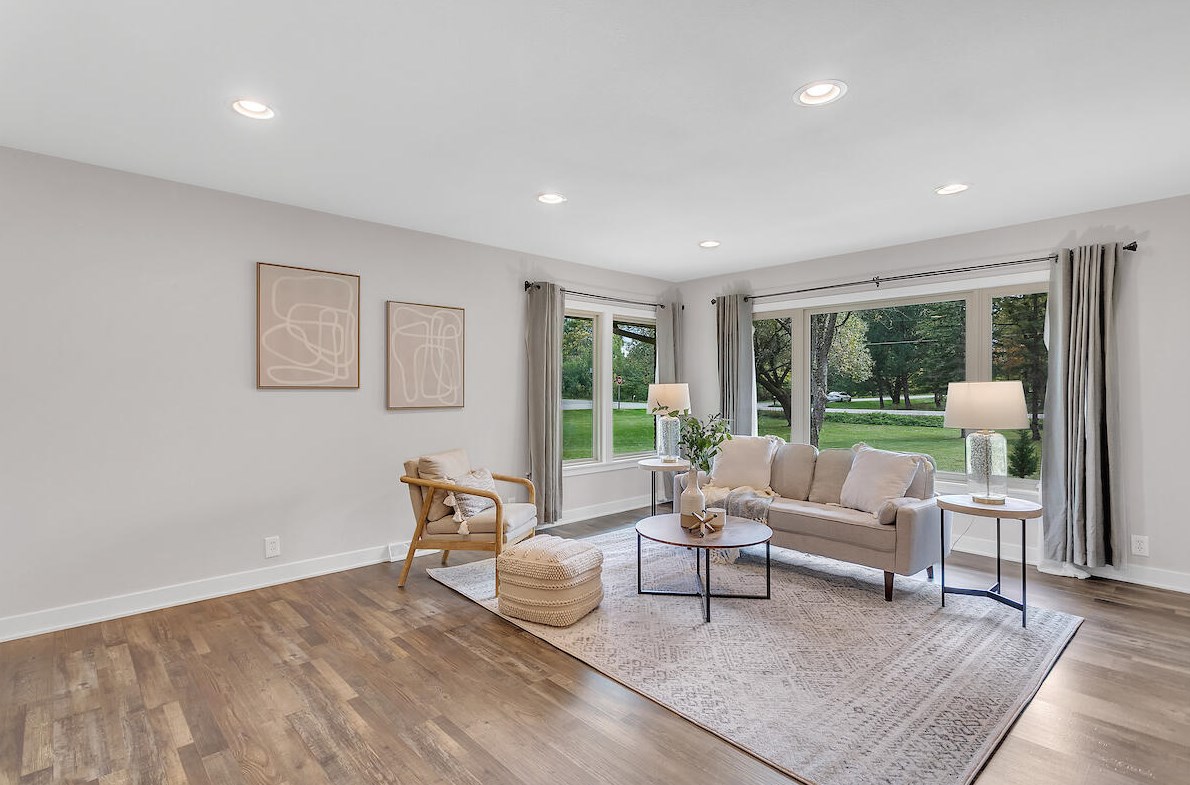 604 W Mequon Rd, Thiensville, WI 53092