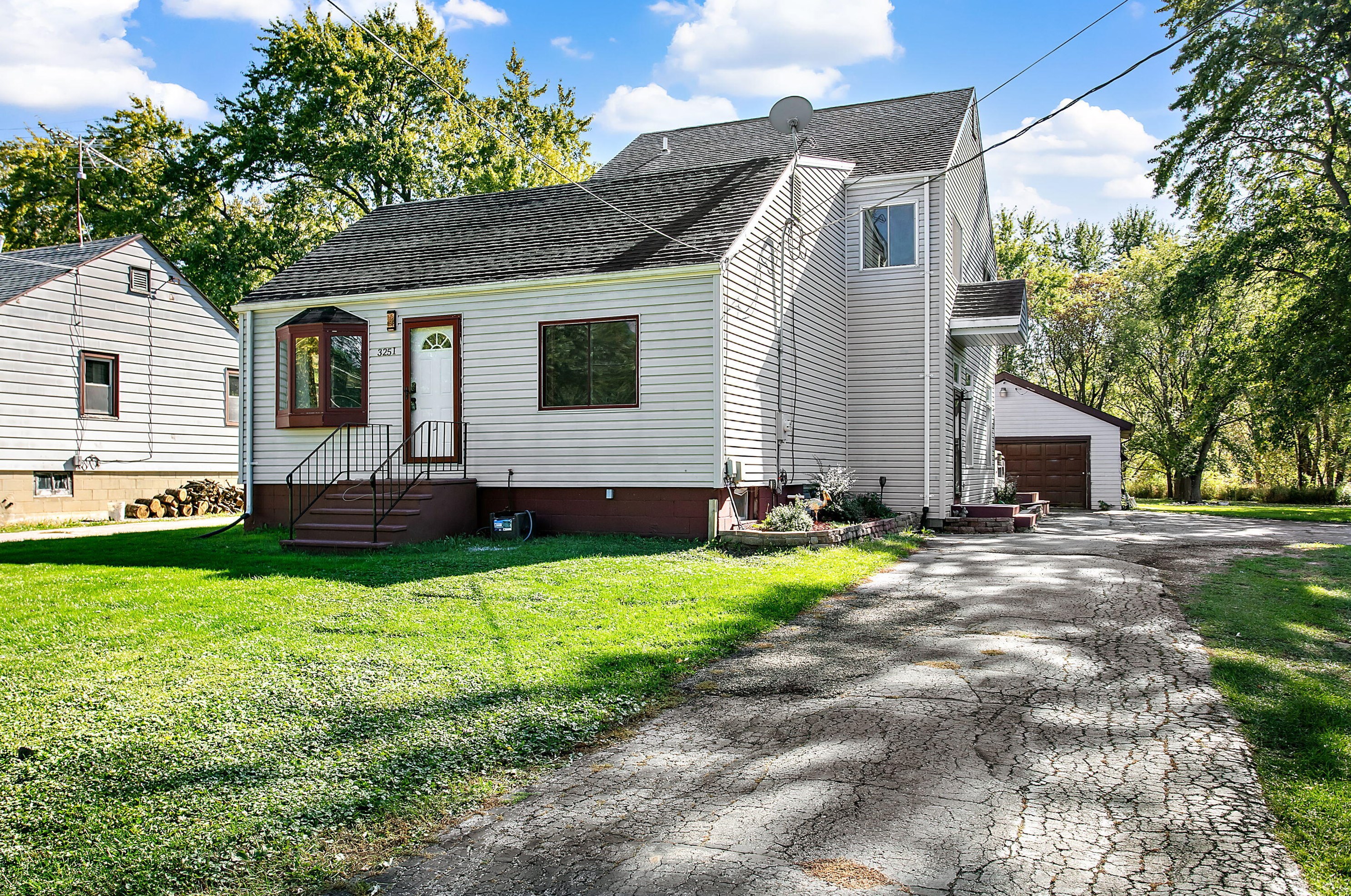 3251 E Ryan Rd, Oak Creek, WI 53154