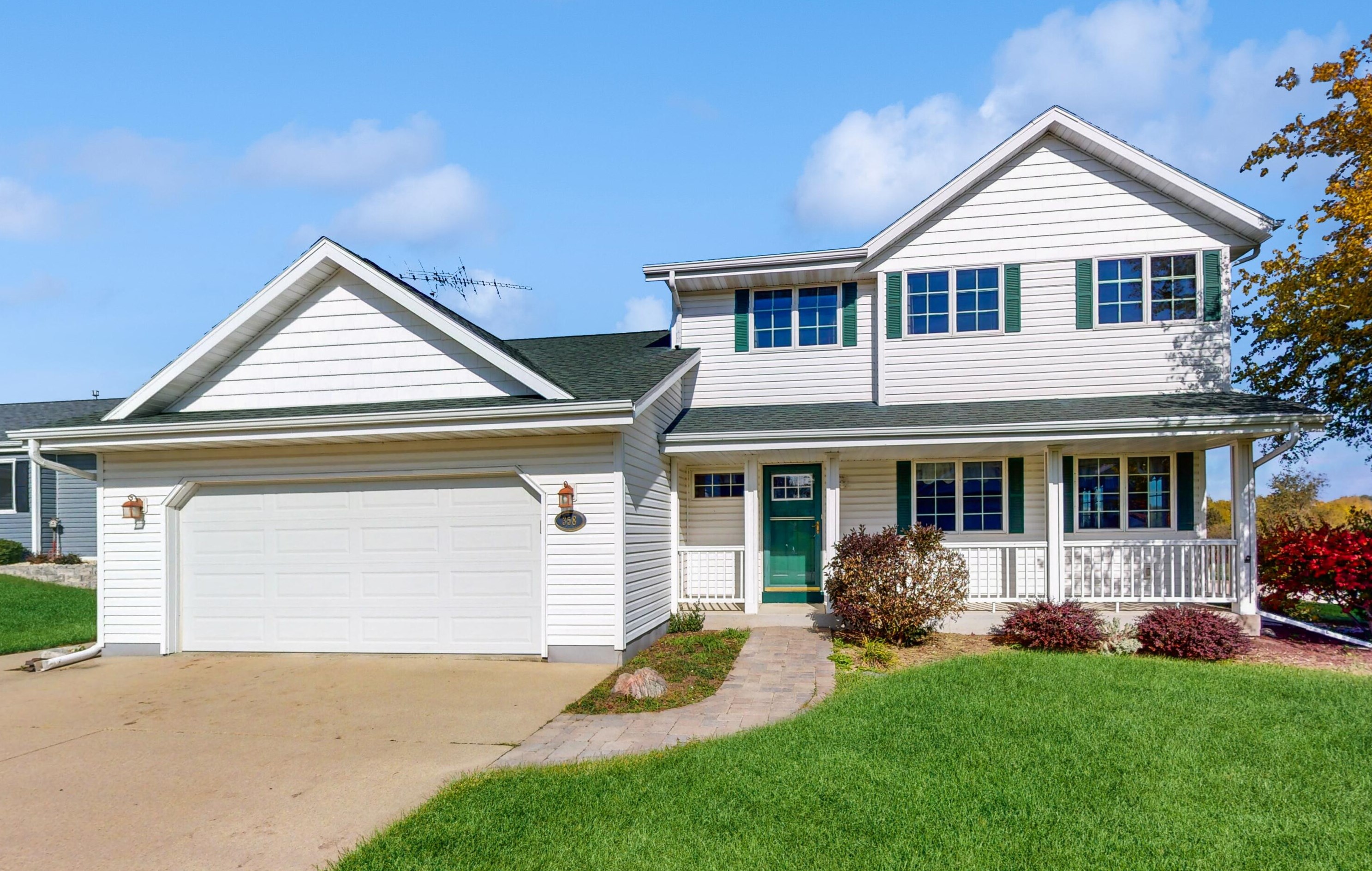 358 Grant St, Elkhorn, WI 53121-4383