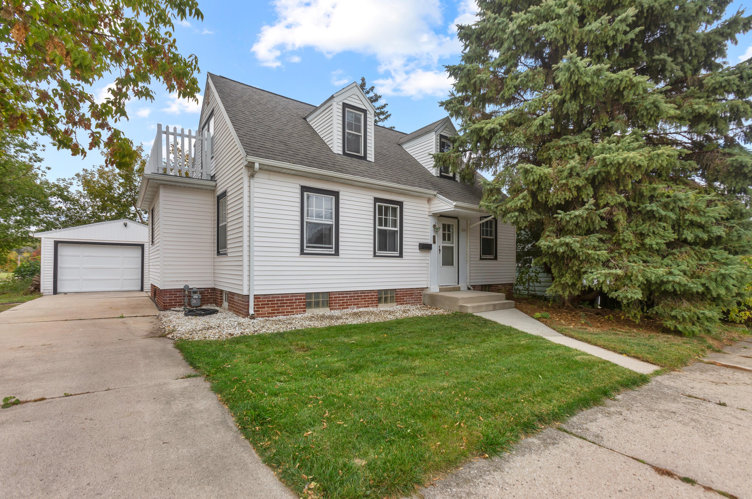 614 N 15th St, Sheboygan, WI 53081