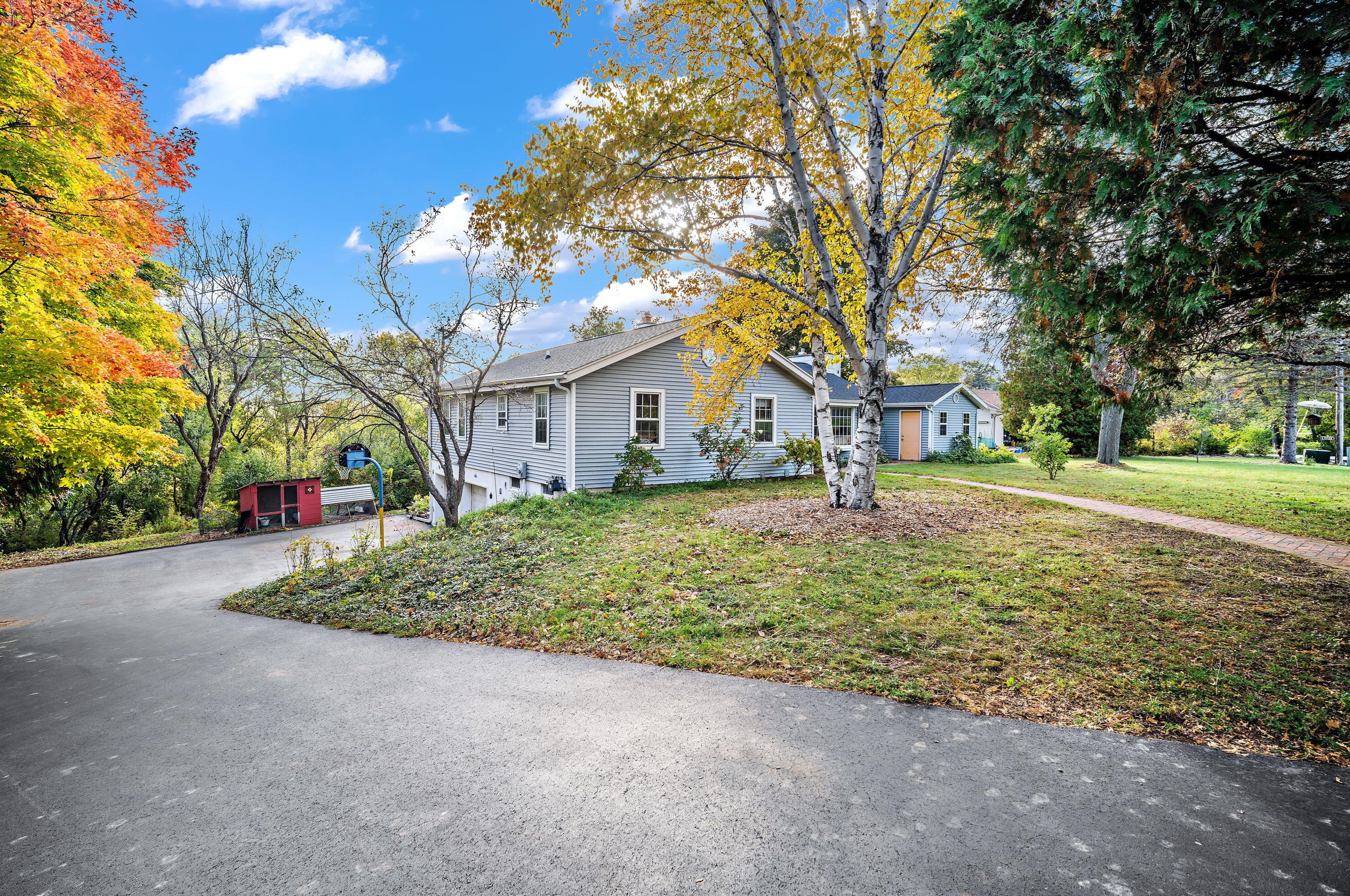 1715 Manchester Dr, Grafton, WI 53024-2726