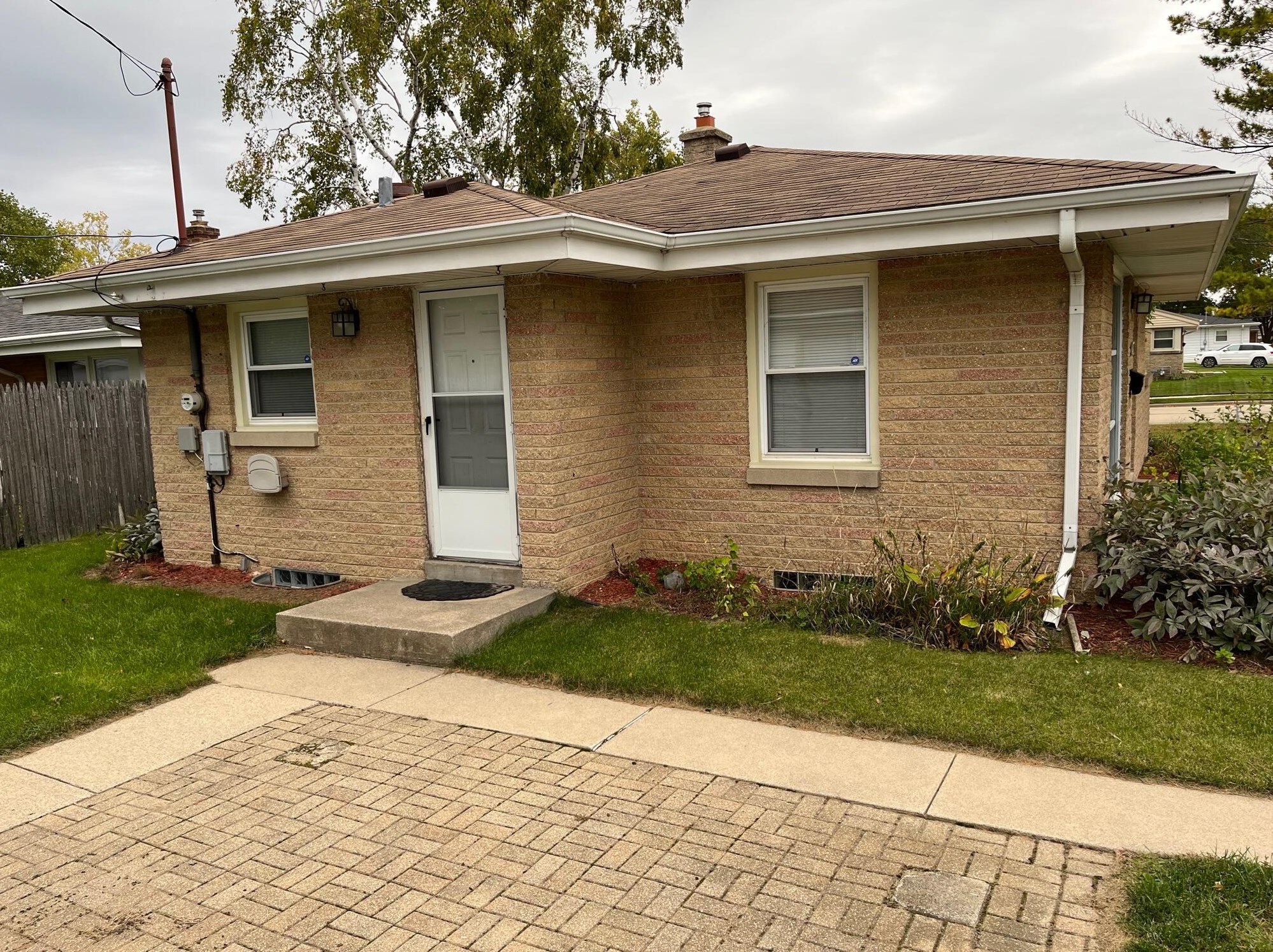3631 Carter St, Racine, WI 53402-3384