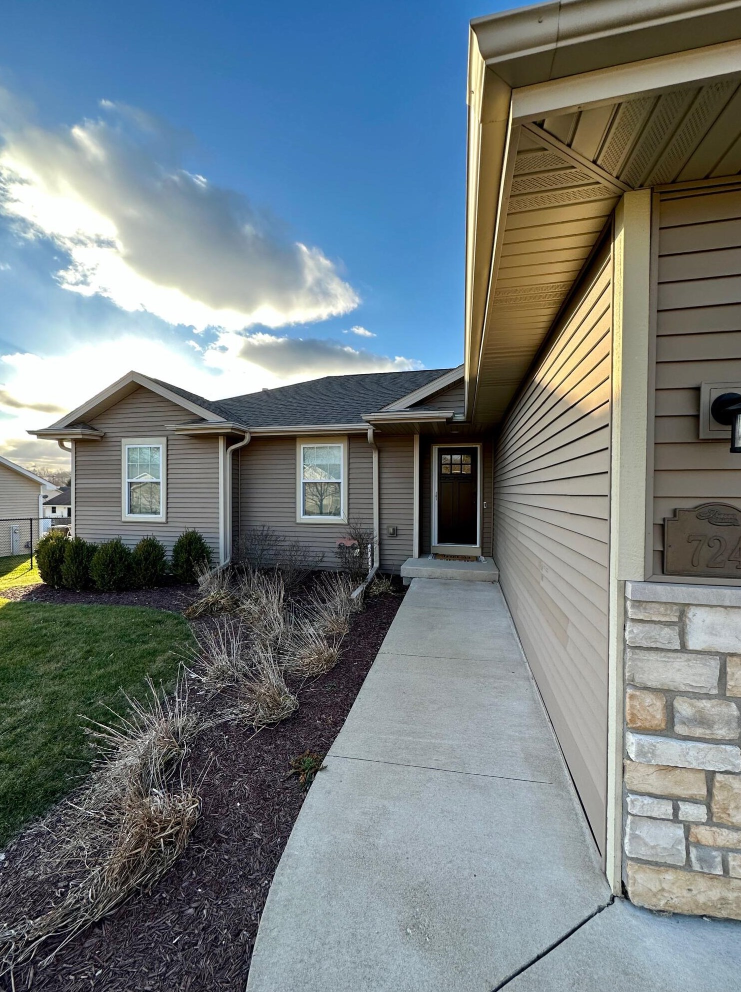 724 N Joshua Ln, Lake Geneva, WI 53147