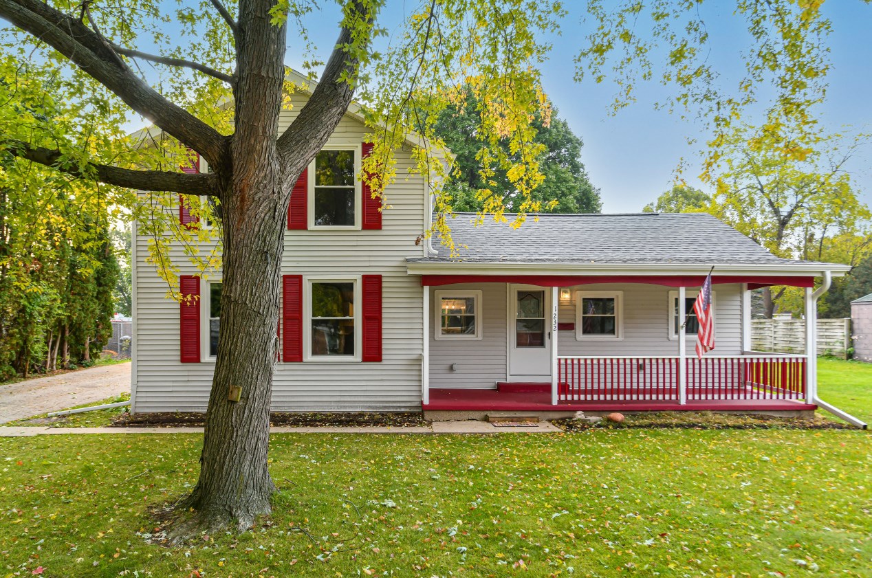1232 Barnes St, Delavan WI  53115-1304 exterior