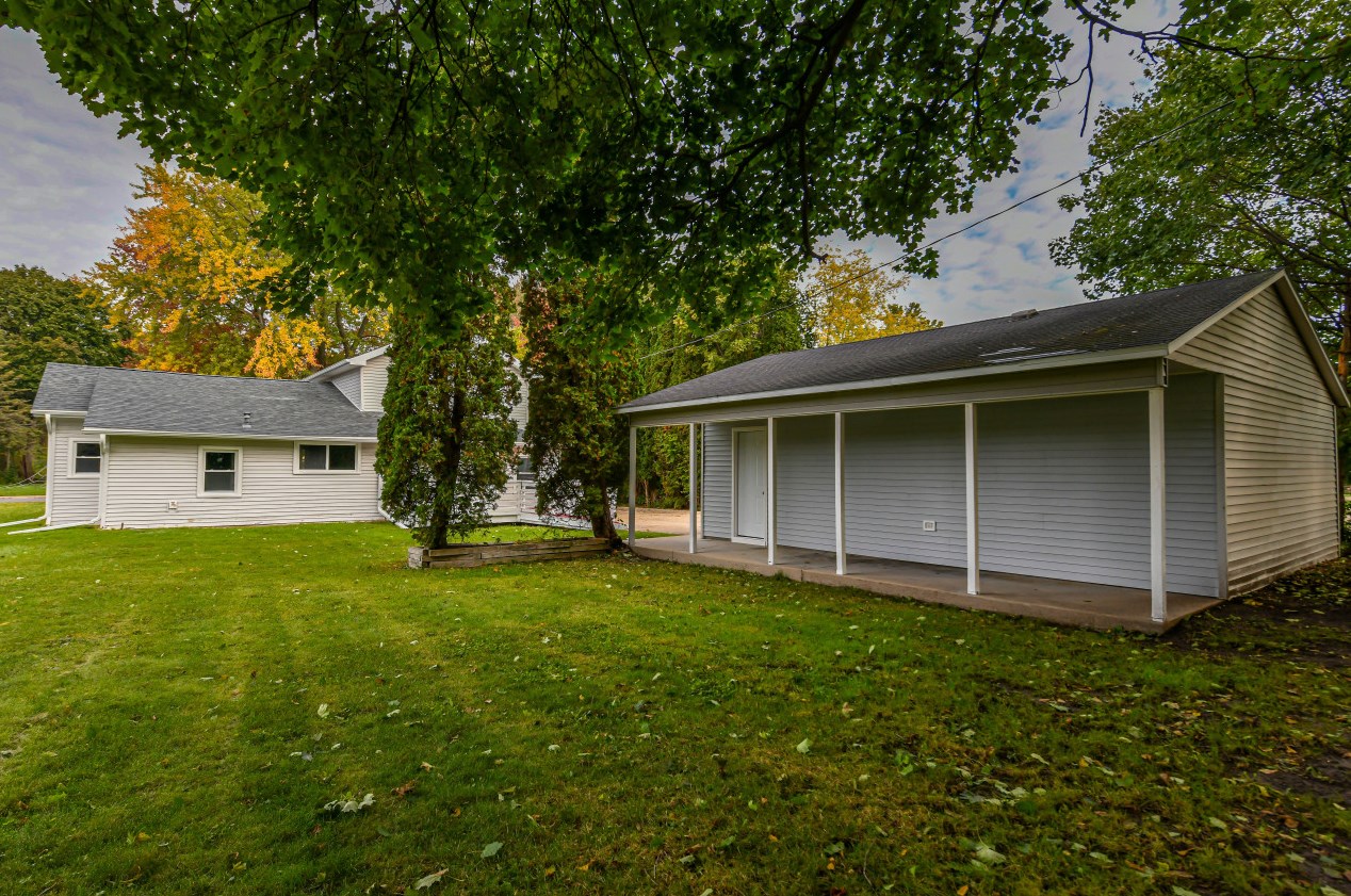 1232 Barnes St, Delavan WI  53115-1304 exterior