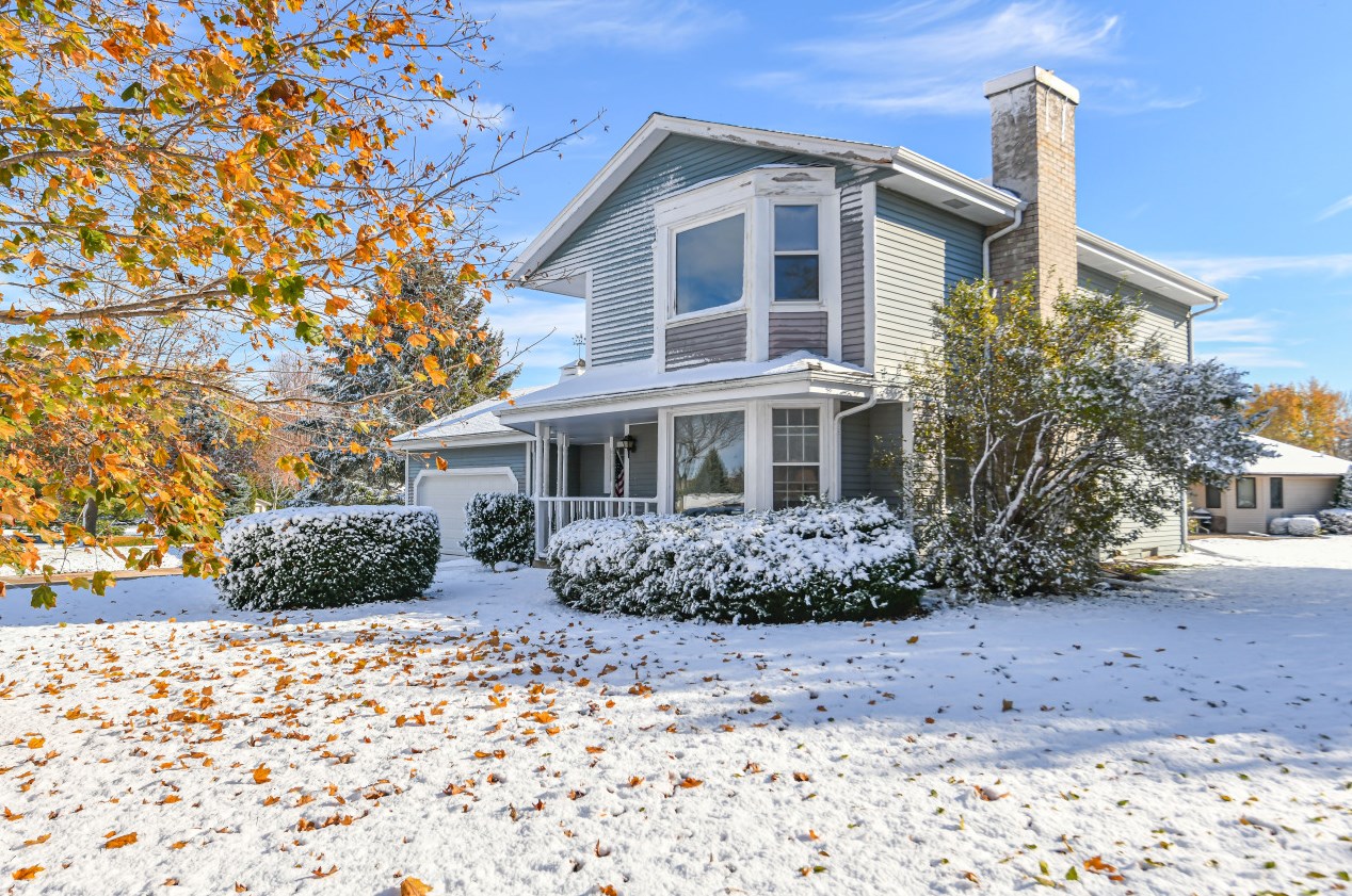 27337 Foxhaven Dr, Waterford, WI 53185