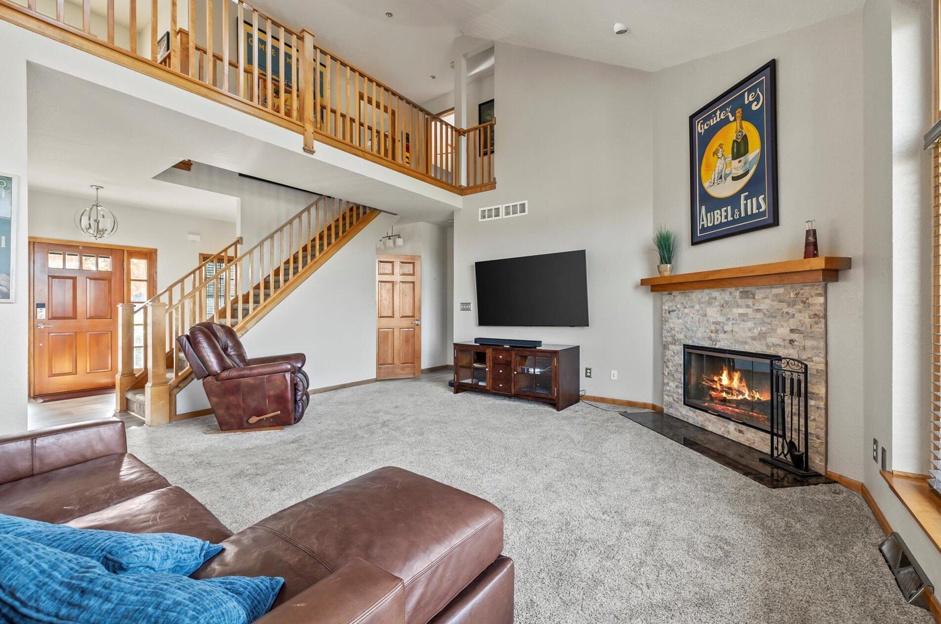 667 Willow Ln, Hartford, WI 53027