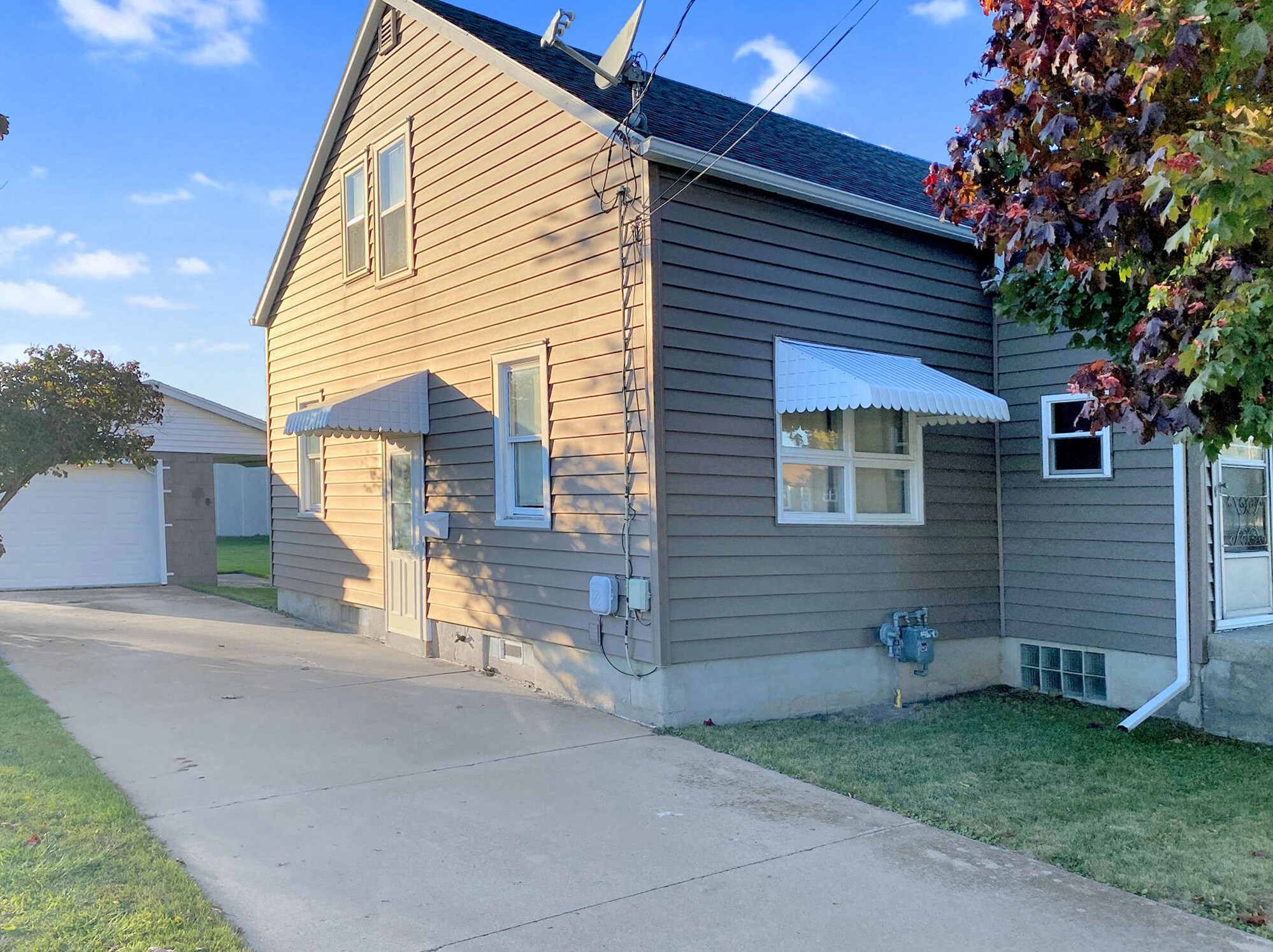 1336 S 26th St, Manitowoc, WI 54220
