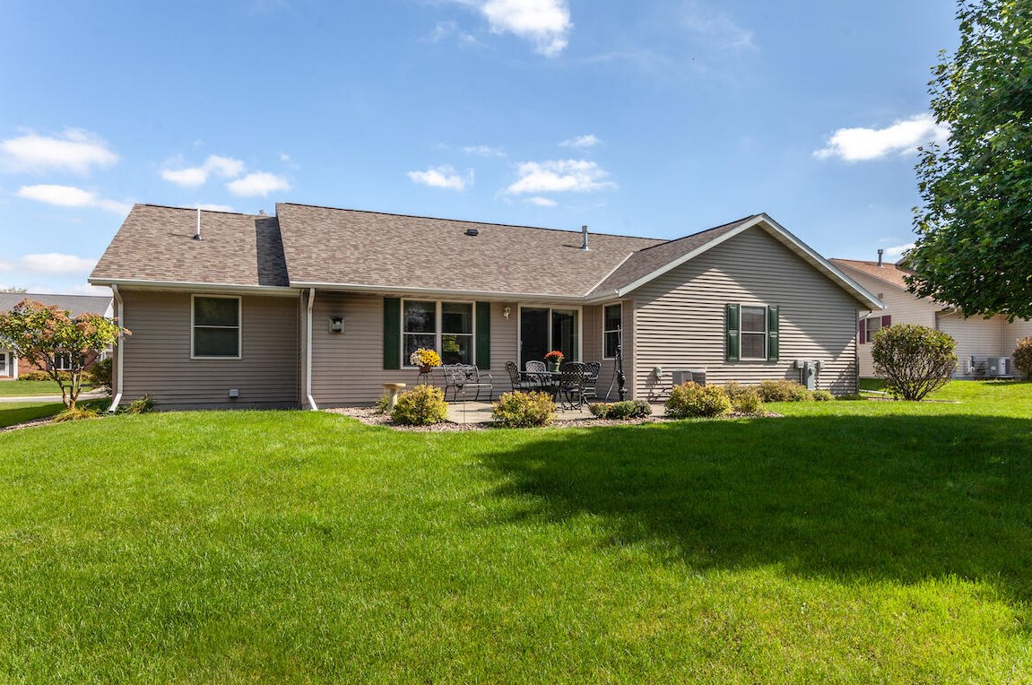 315 Northview Trl, Hartford, WI 53027-1988