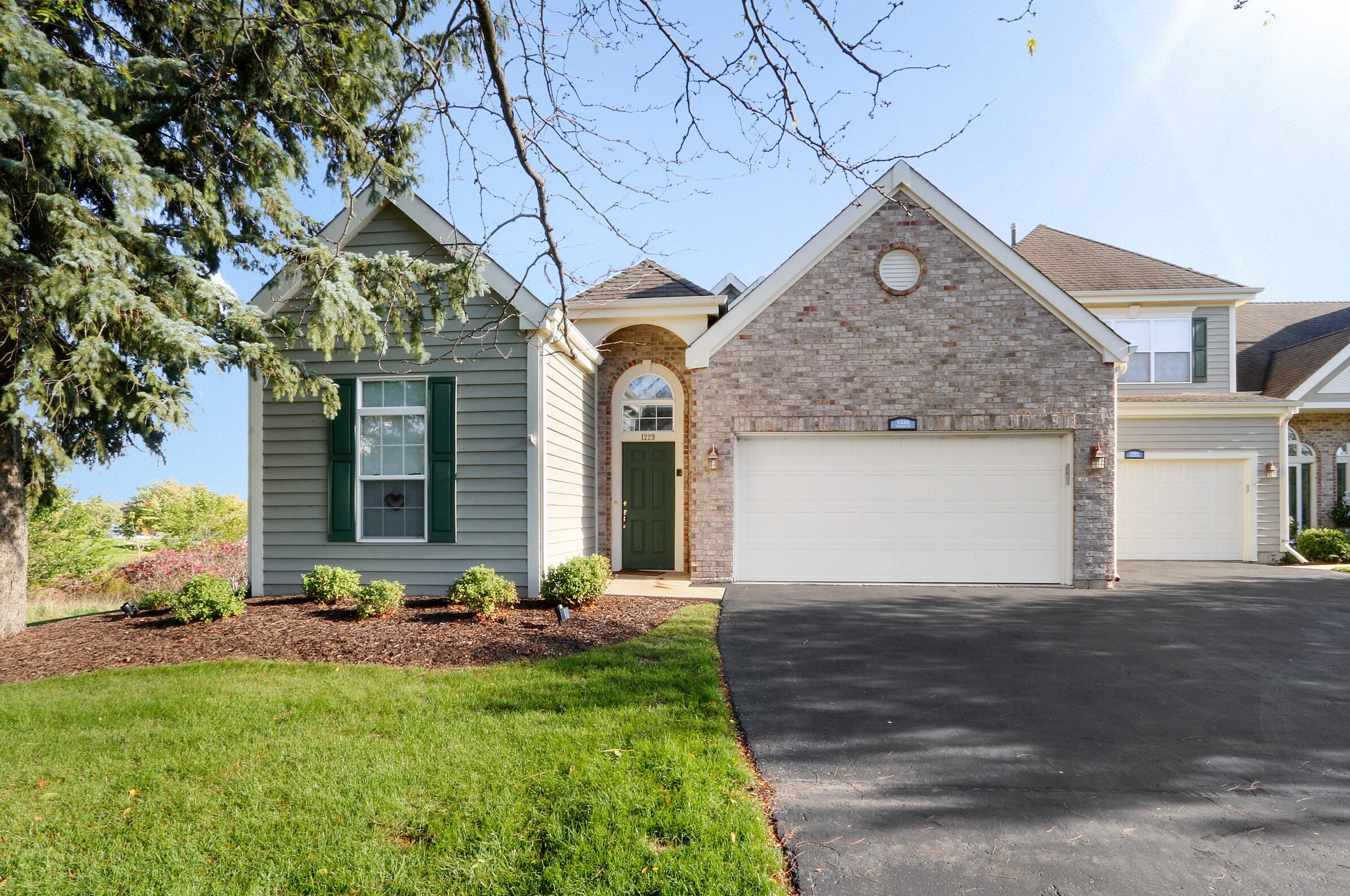 1229 Terrace Ct, Lake Geneva, WI 53147