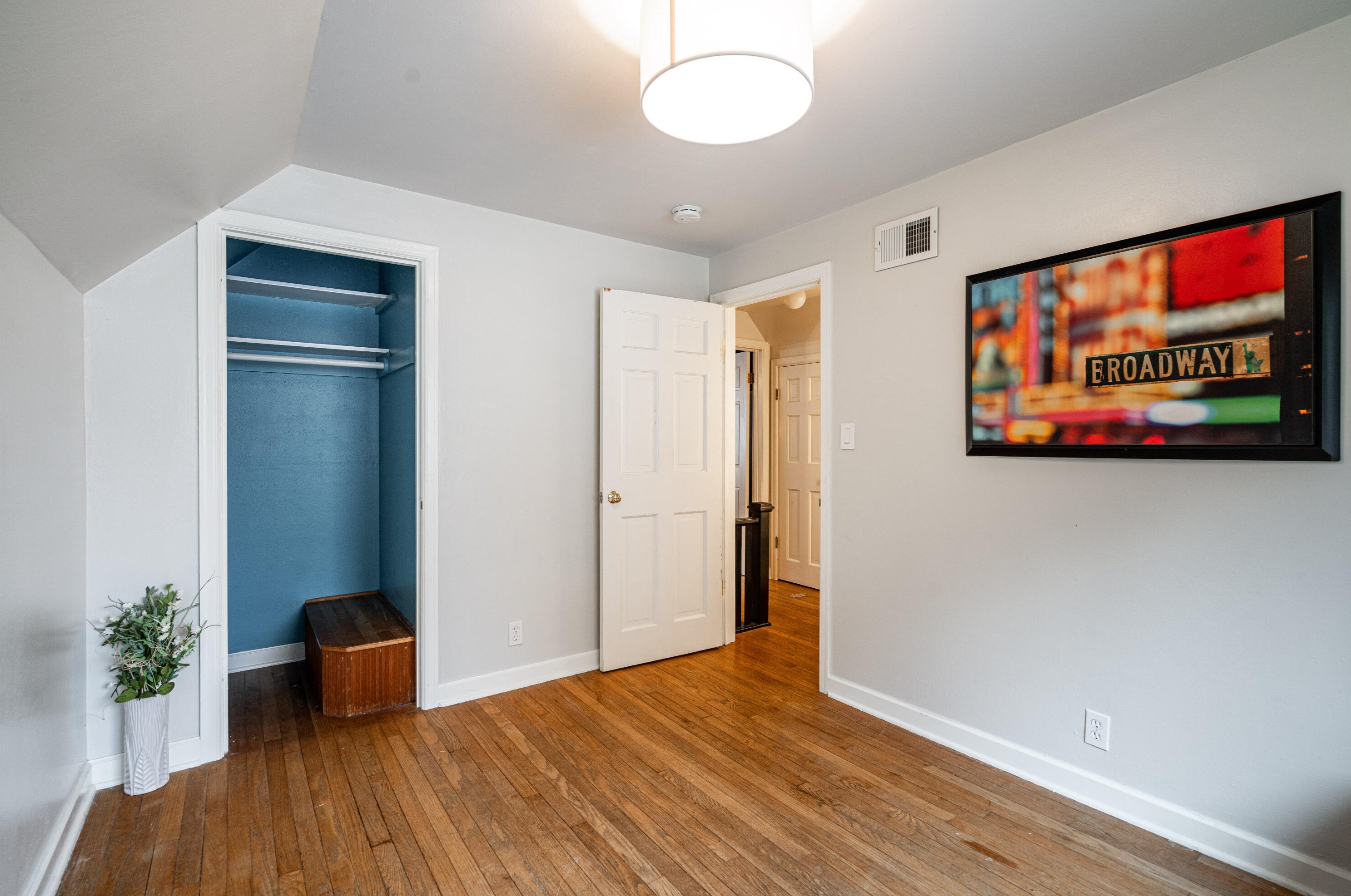 2944 90th St, Milwaukee WI  53222-4613 exterior