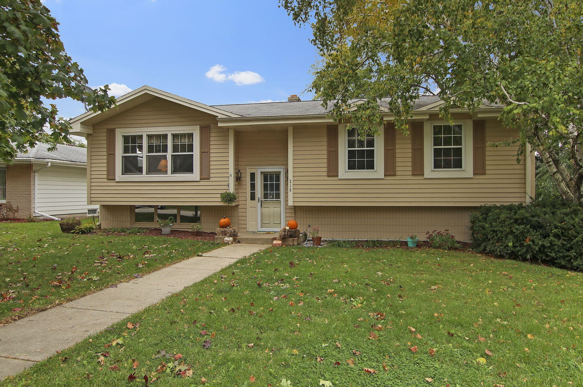216 Oregon St, Racine, WI 53405-1932