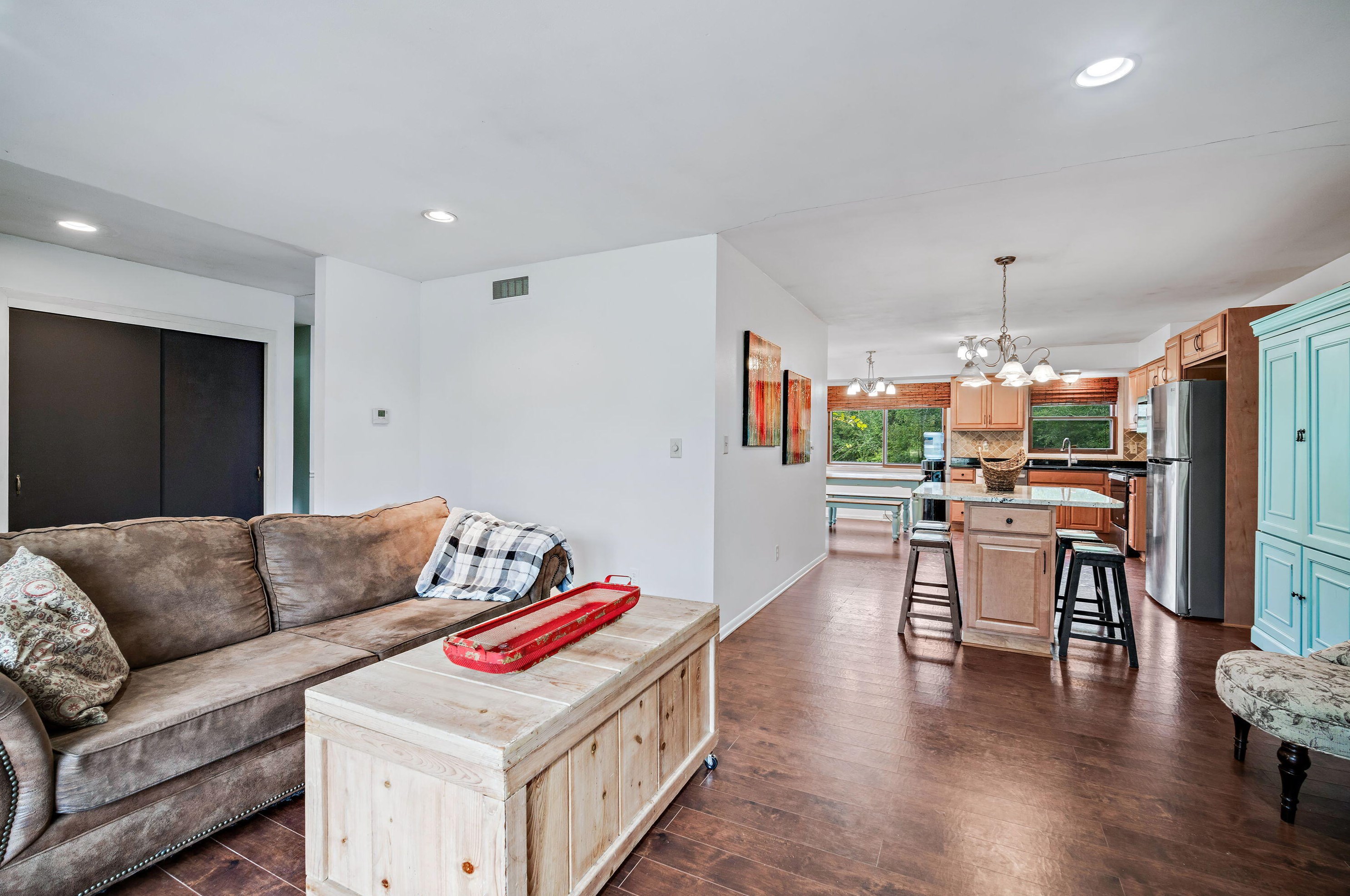 1312 W Liebau Rd, Thiensville, WI 53092