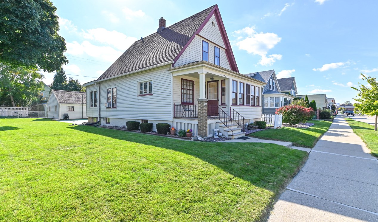 909 Madison Ave, South Milwaukee, WI 53172-2623